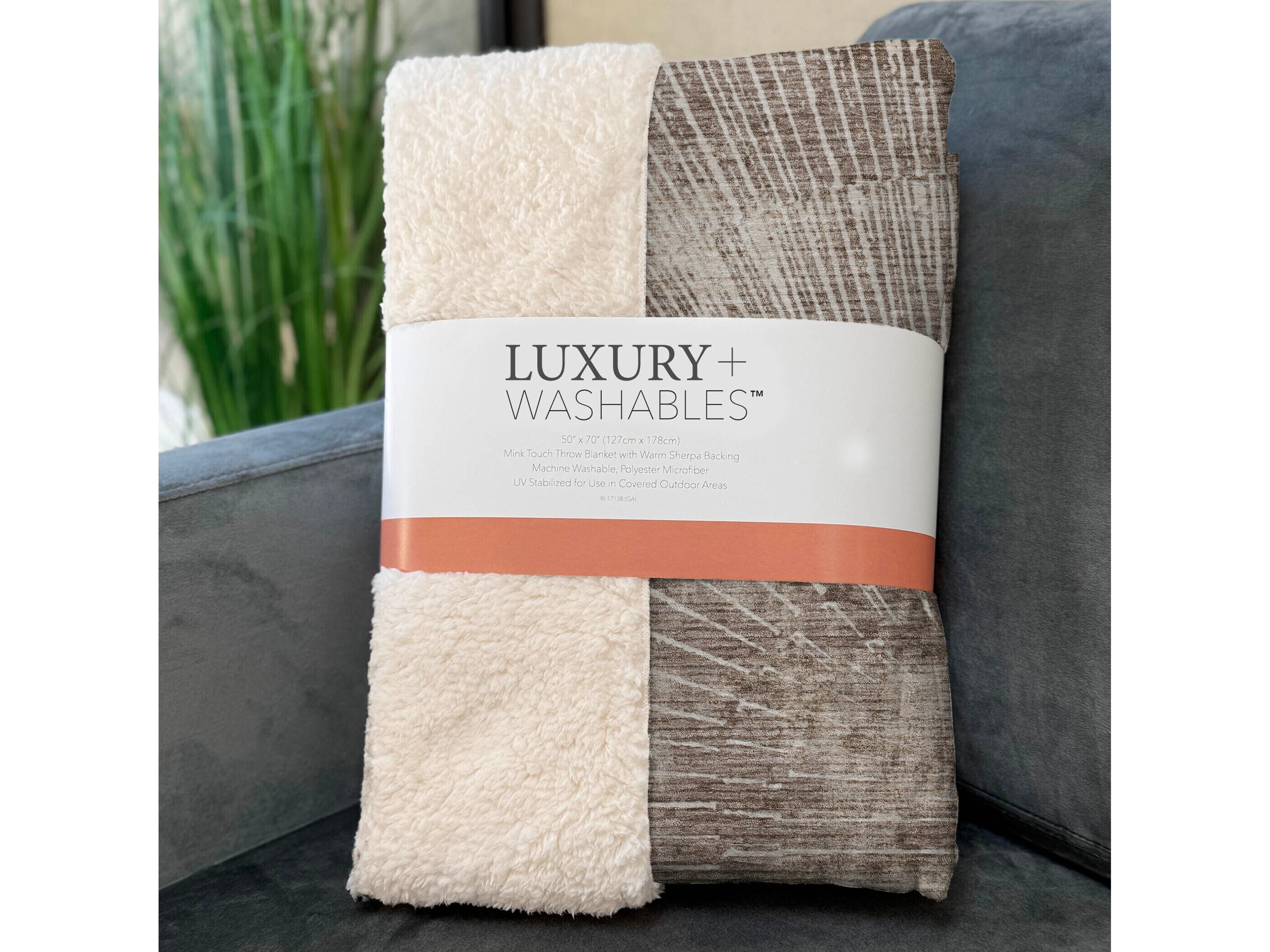 Dalyn Sherpa Brown Polyester Throw