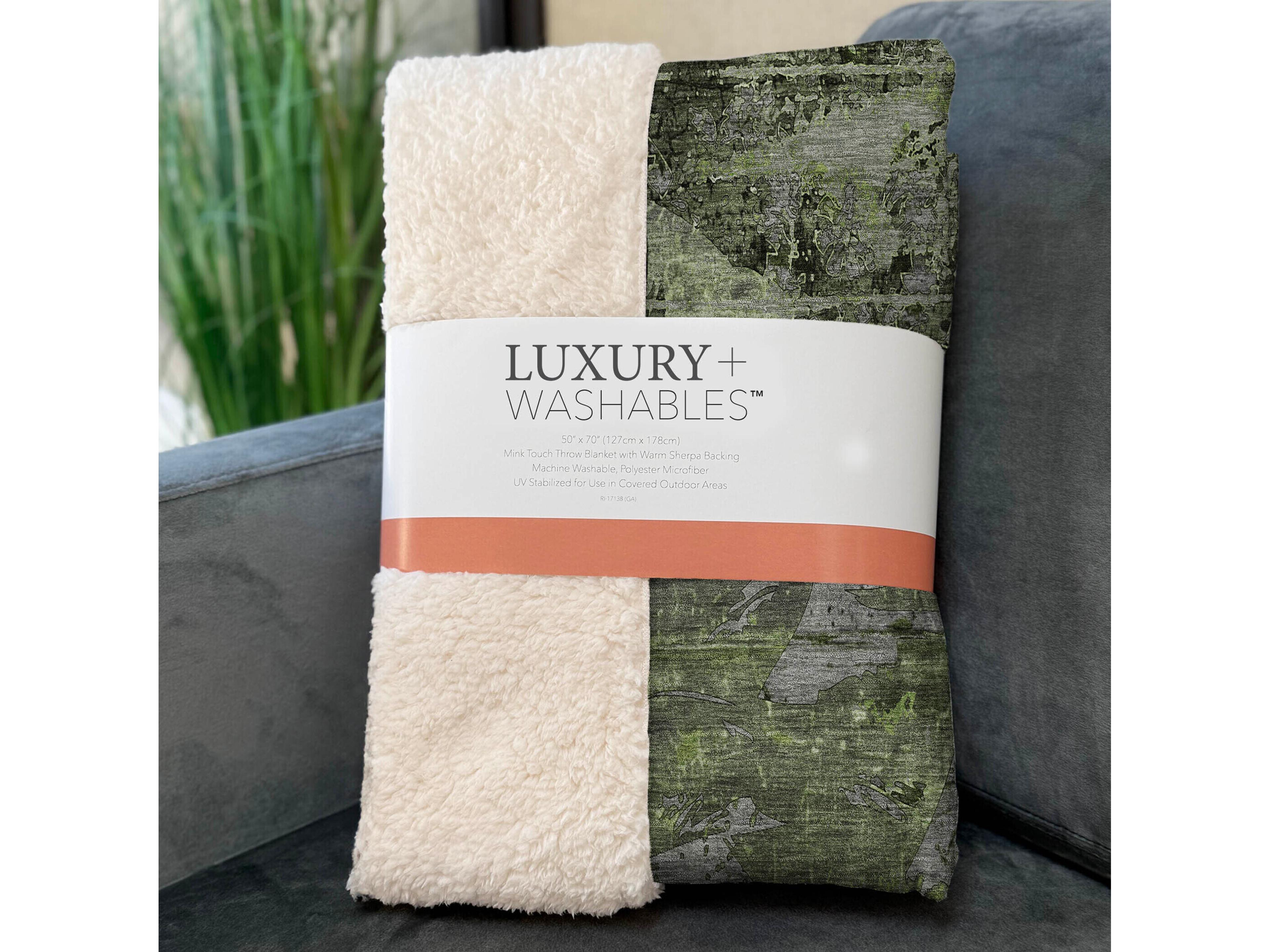 Dalyn Sherpa Green Polyester Throw