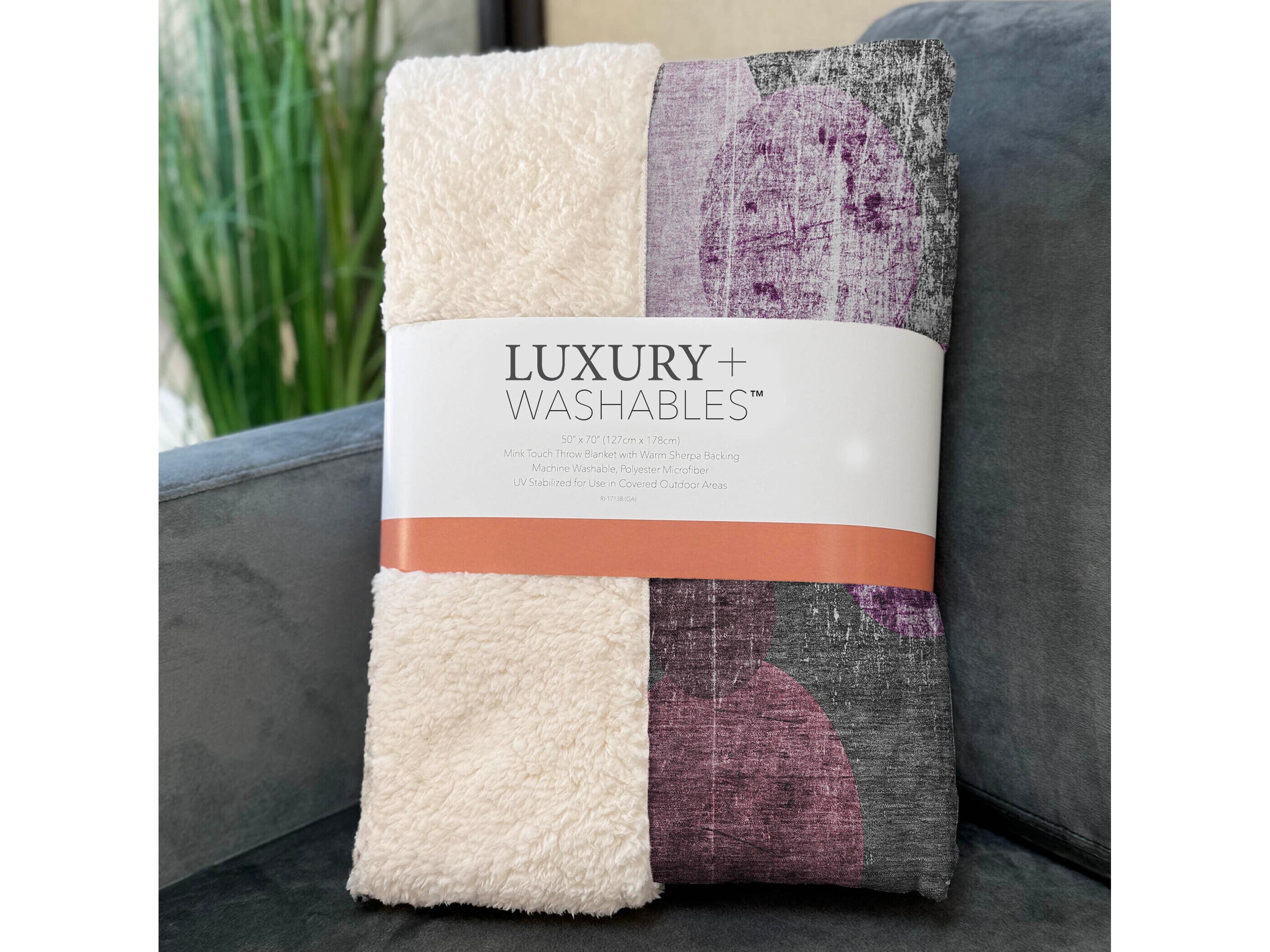 Dalyn Sherpa Red Polyester Throw