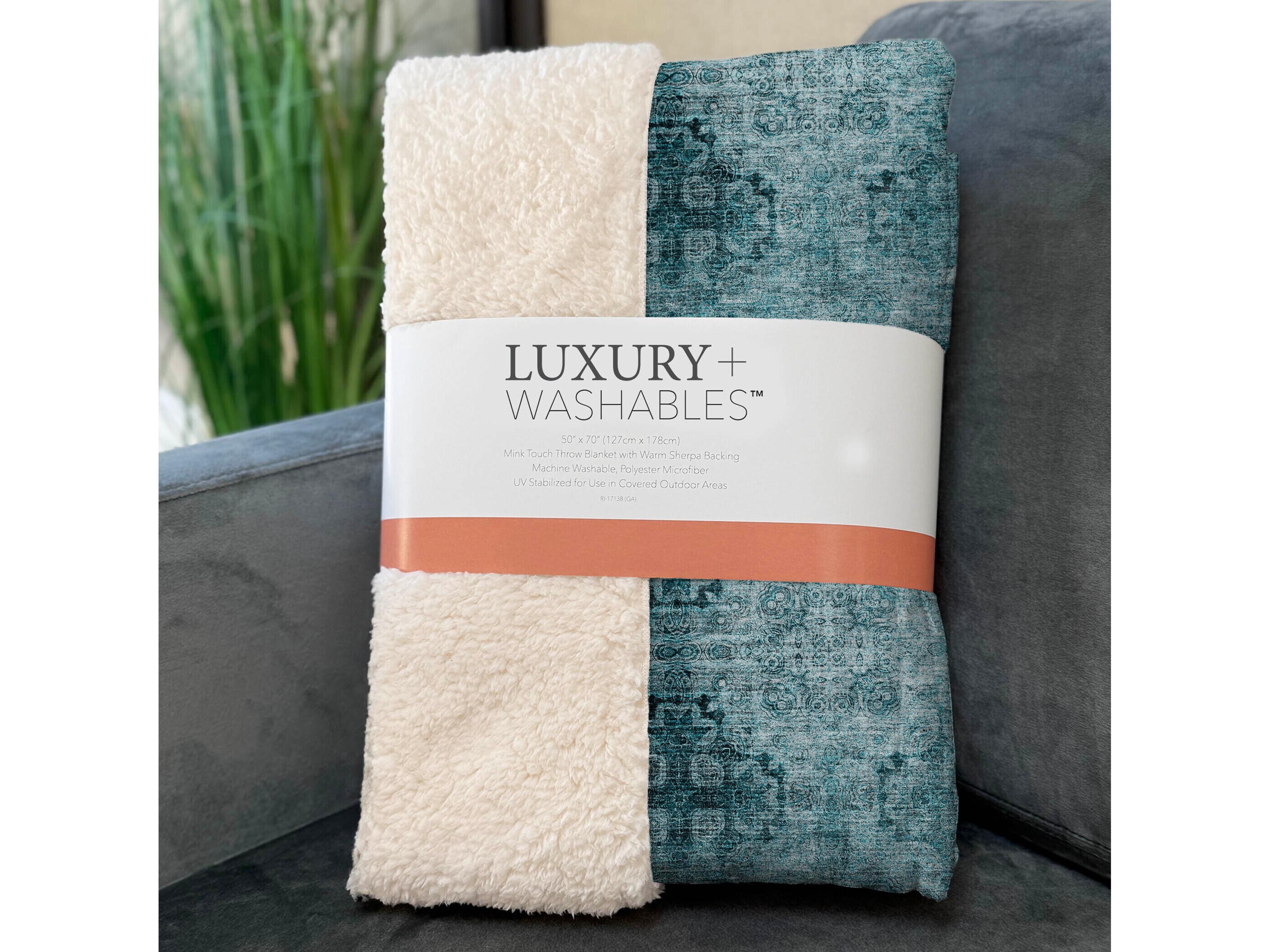 Dalyn Sherpa Teal Polyester Throw