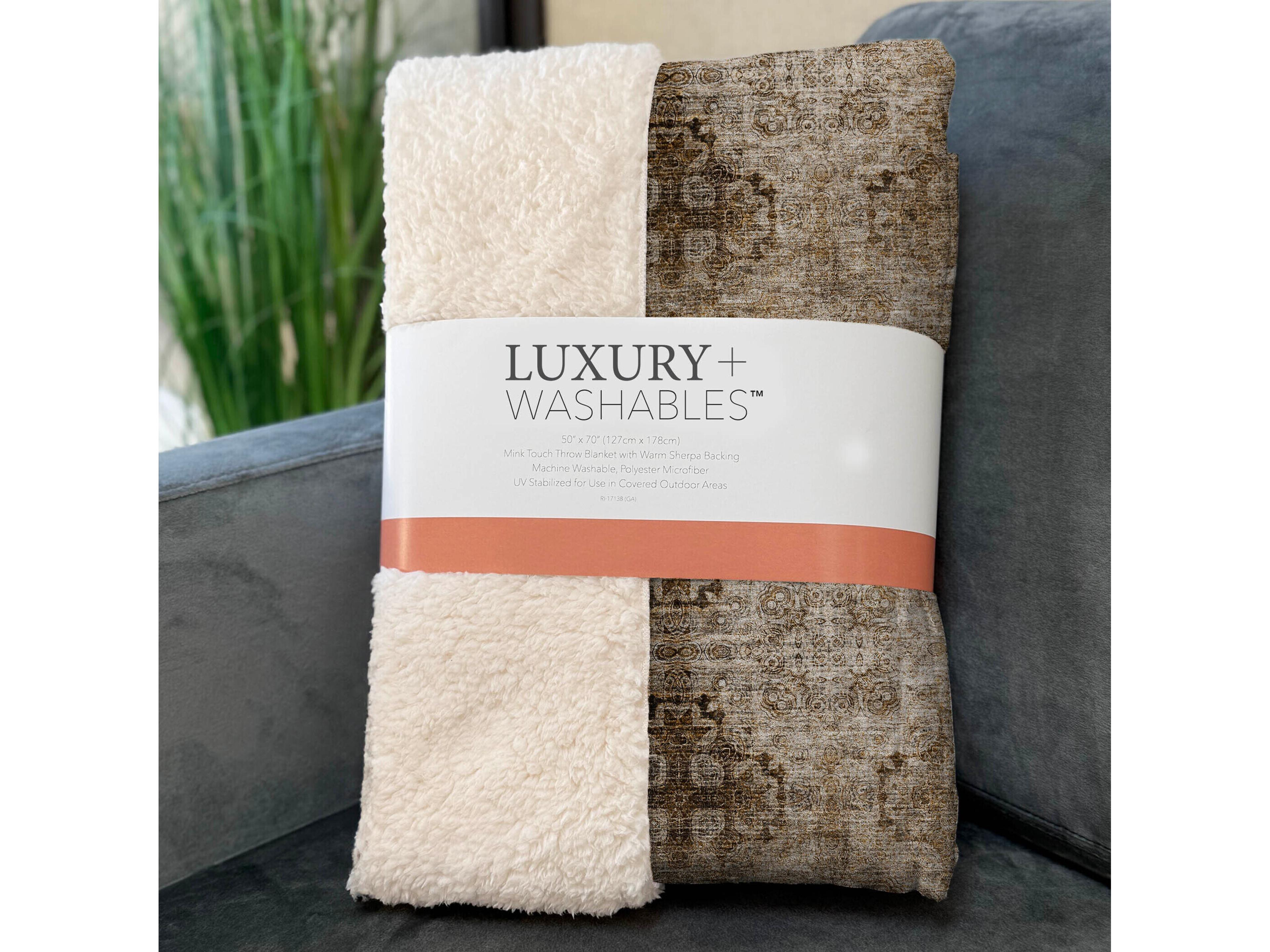 Dalyn Sherpa Brown Polyester Throw