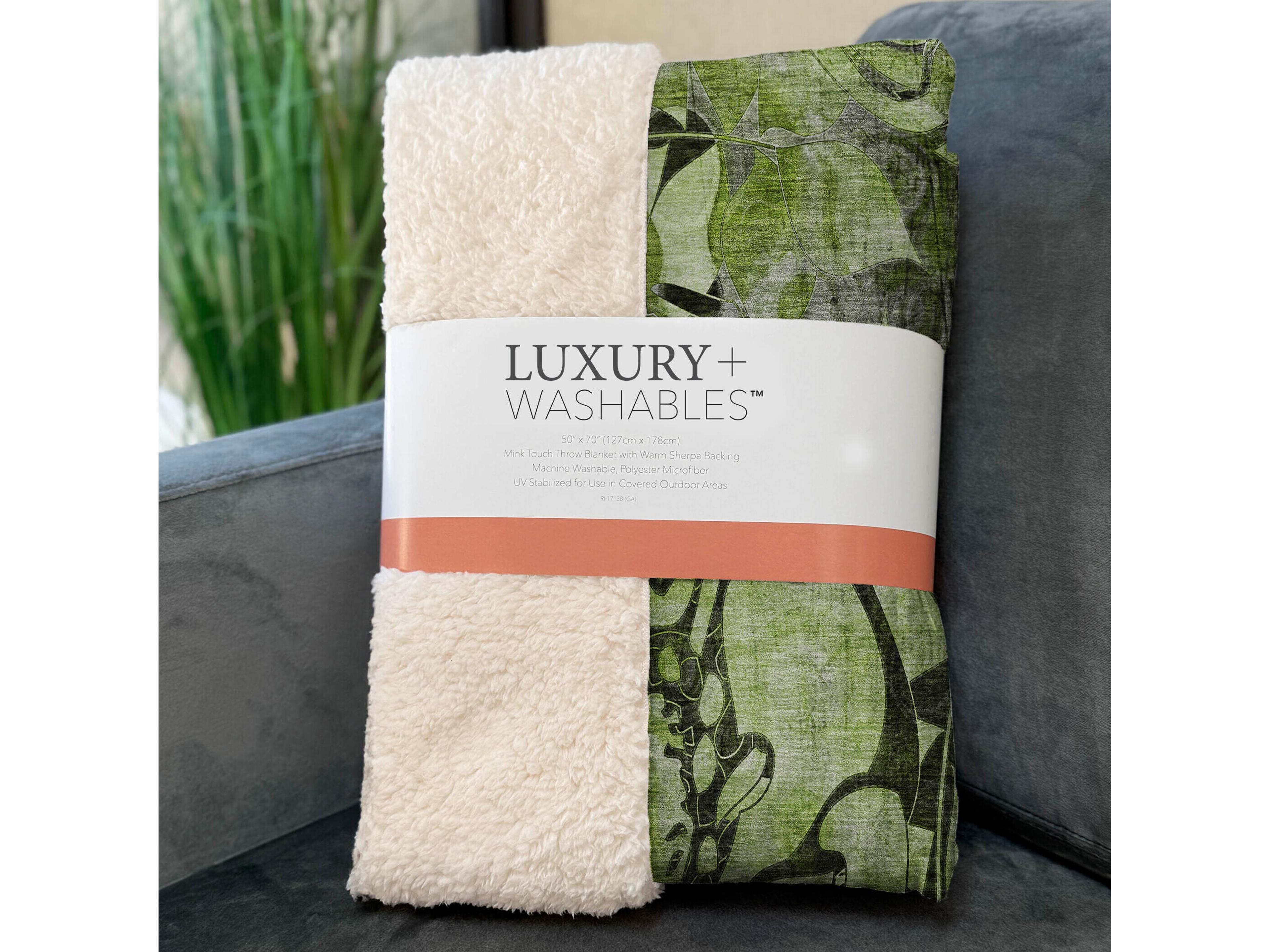 Dalyn Sherpa Green Polyester Throw