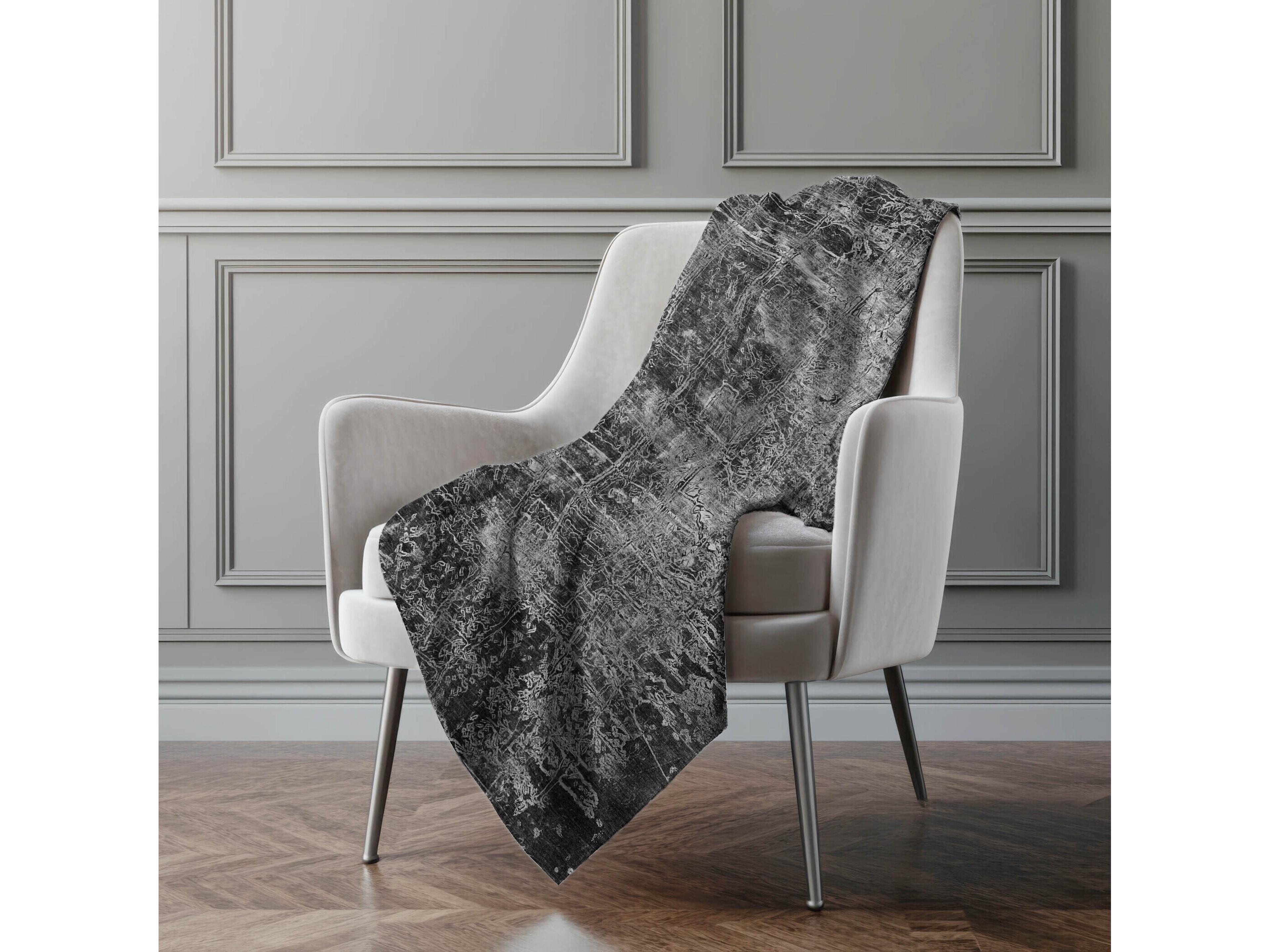 Dalyn Sherpa Gray Polyester Throw