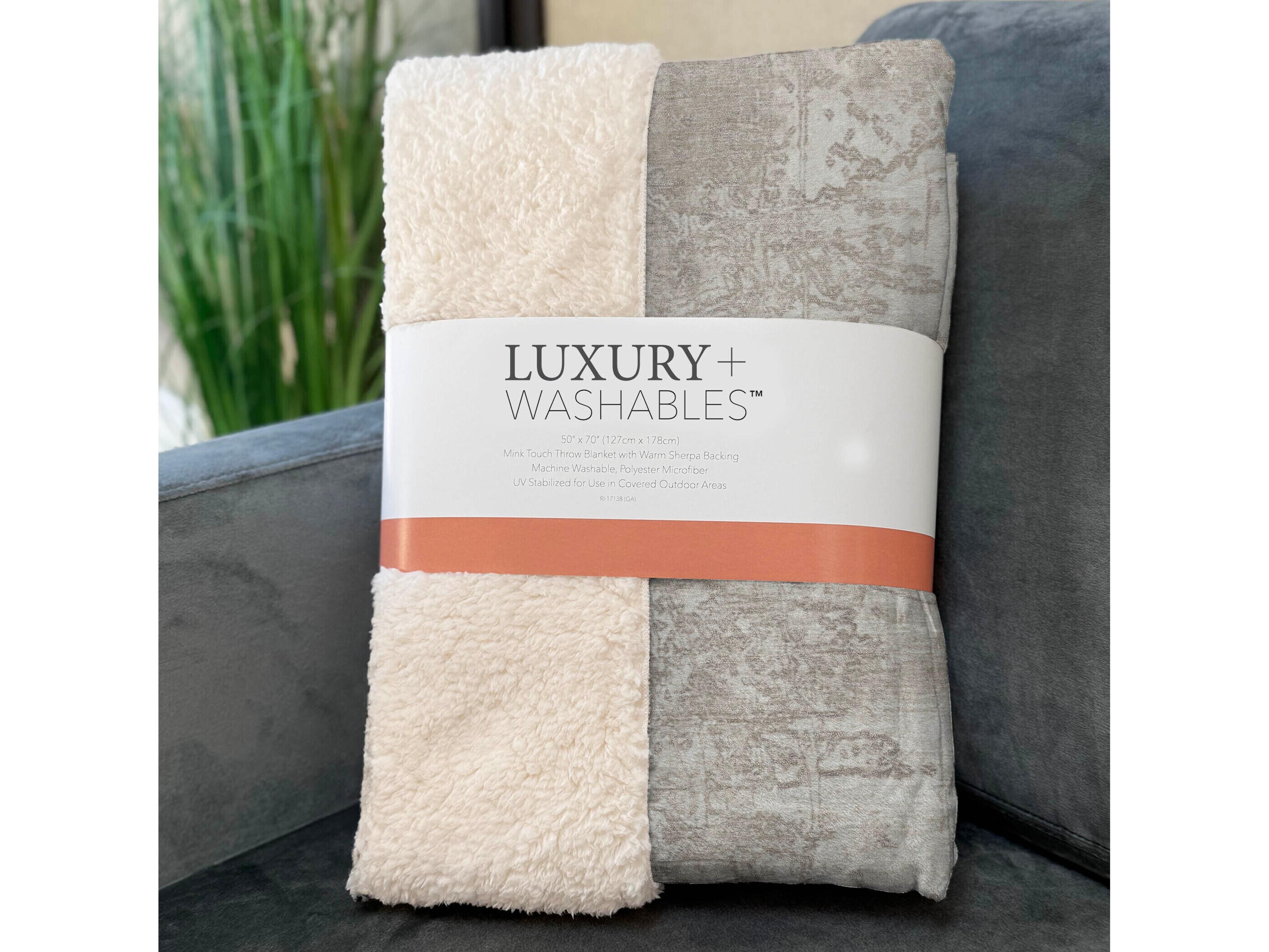 Dalyn Sherpa Ivory Polyester Throw