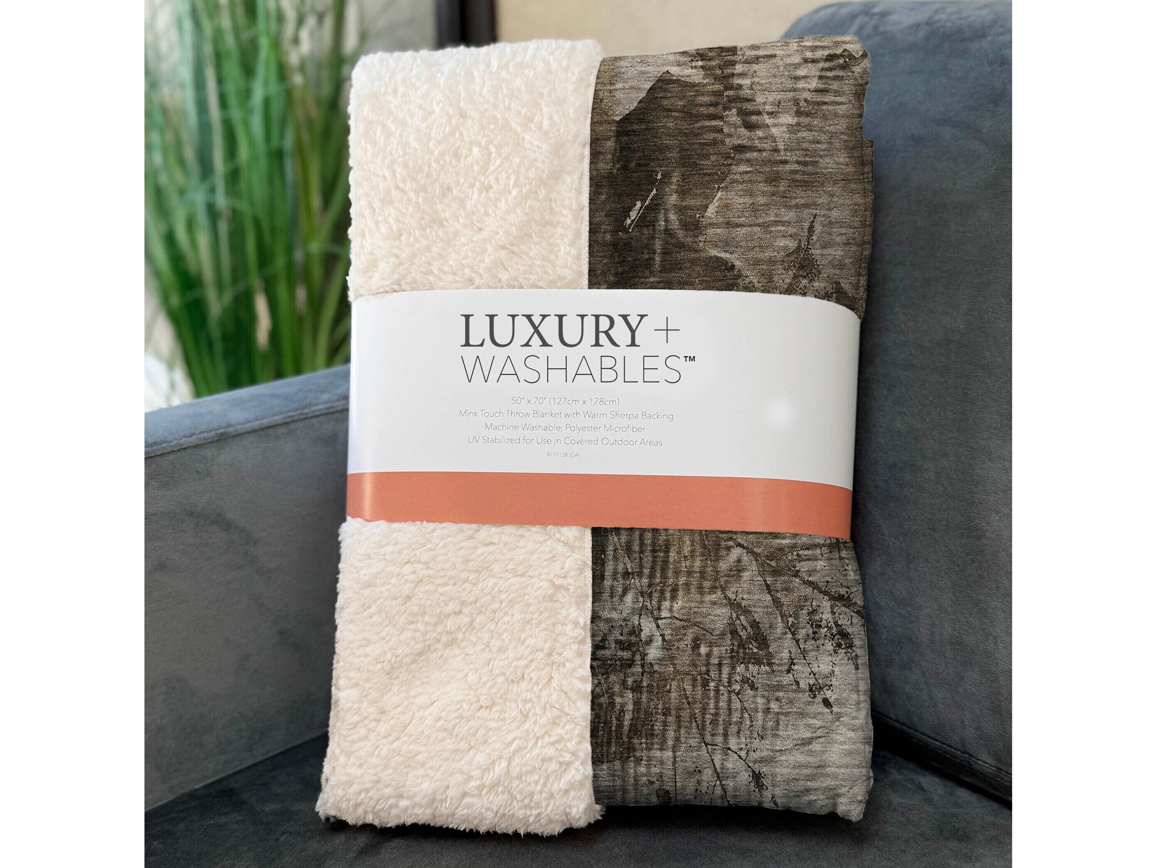 Dalyn Sherpa Brown Polyester Throw