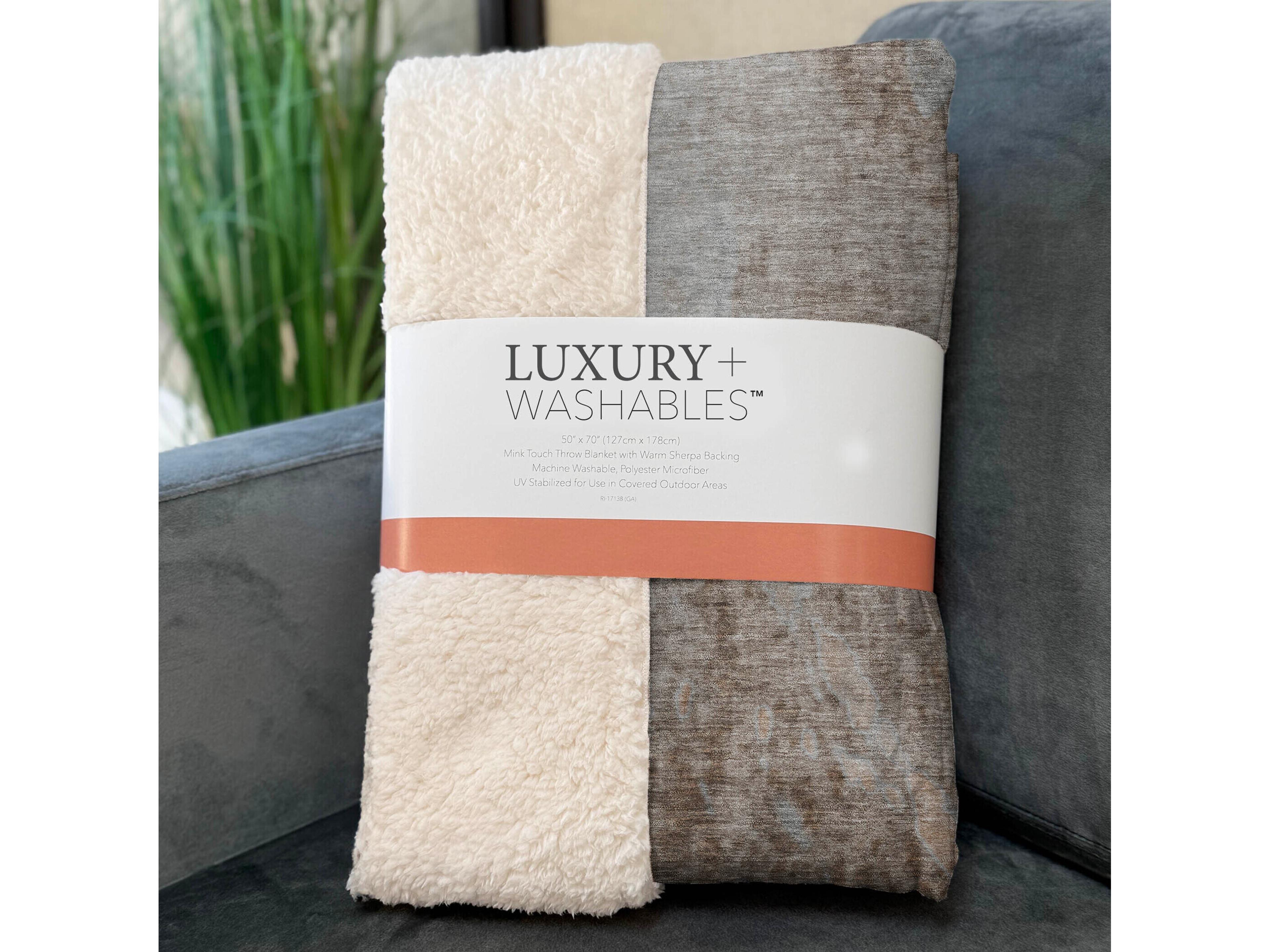 Dalyn Sherpa Brown Polyester Throw