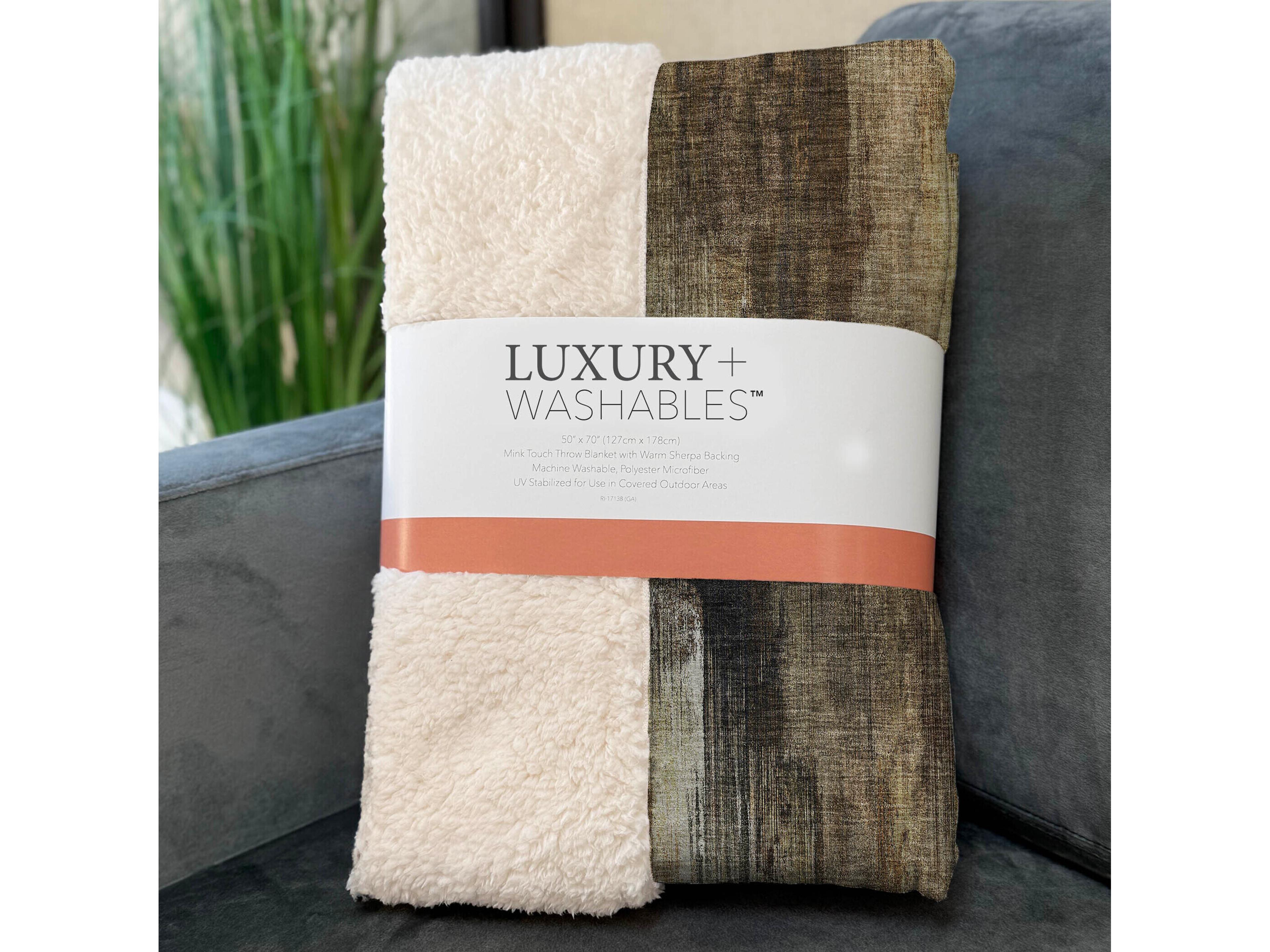 Dalyn Sherpa Brown Polyester Throw