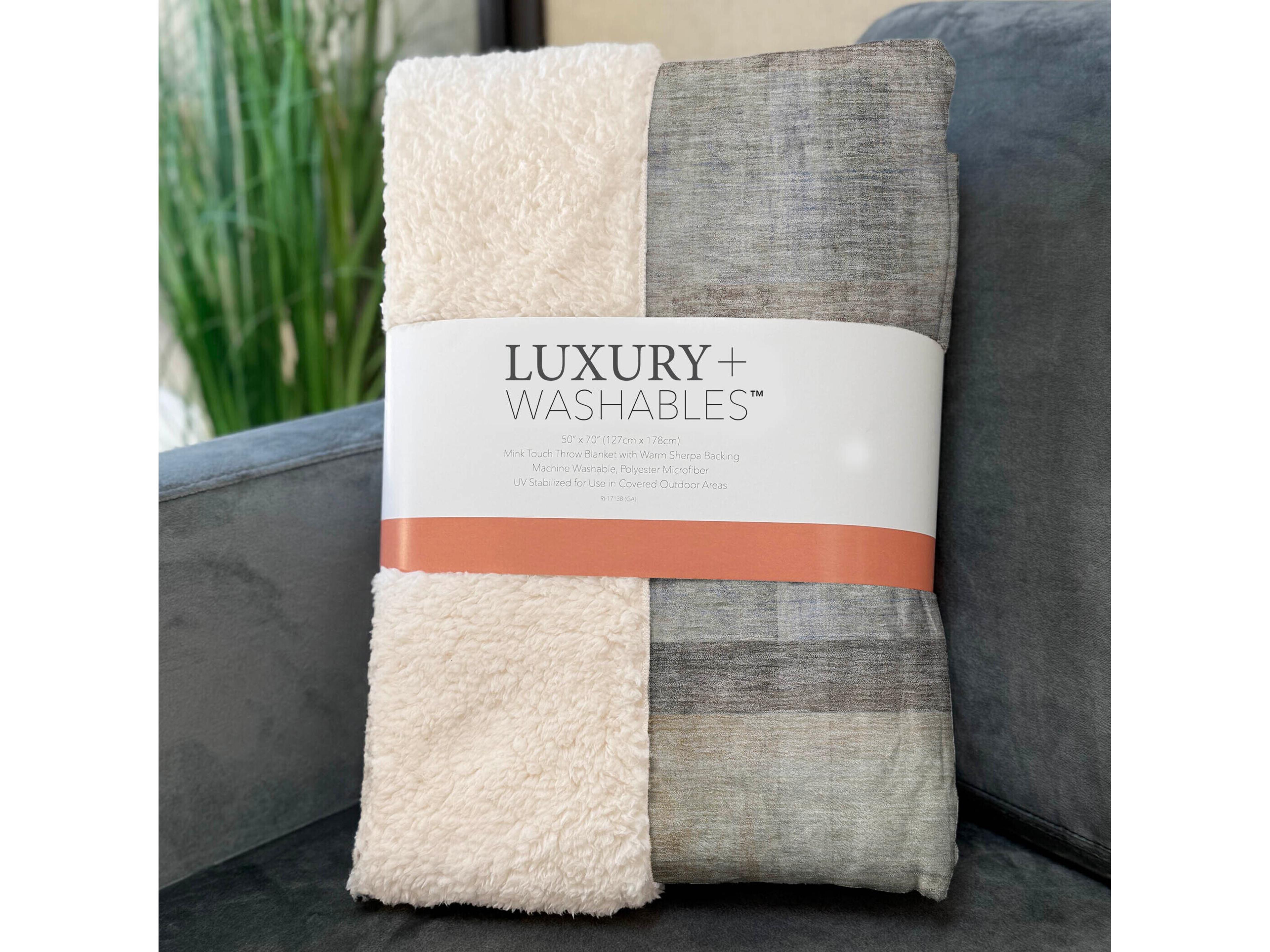 Dalyn Sherpa Brown Polyester Throw