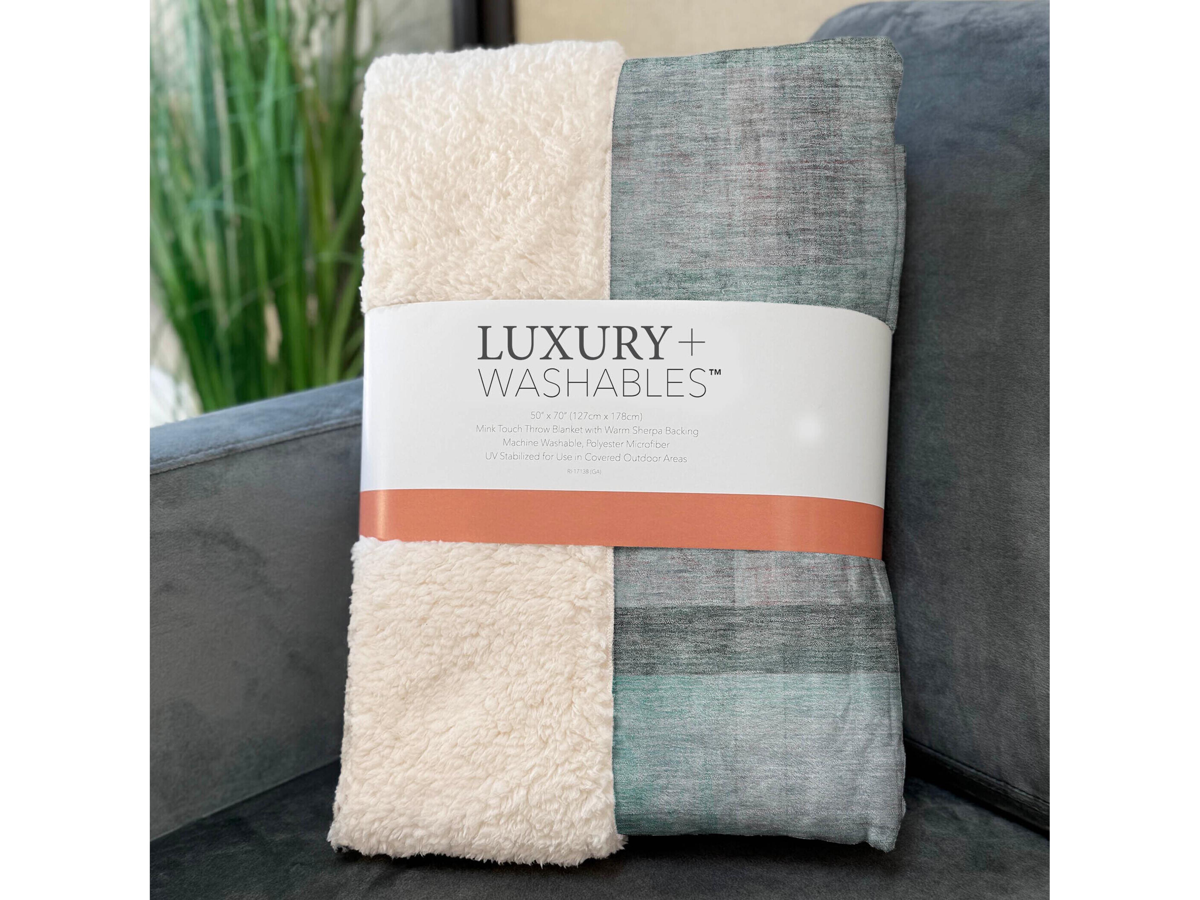 Dalyn Sherpa Teal Polyester Throw