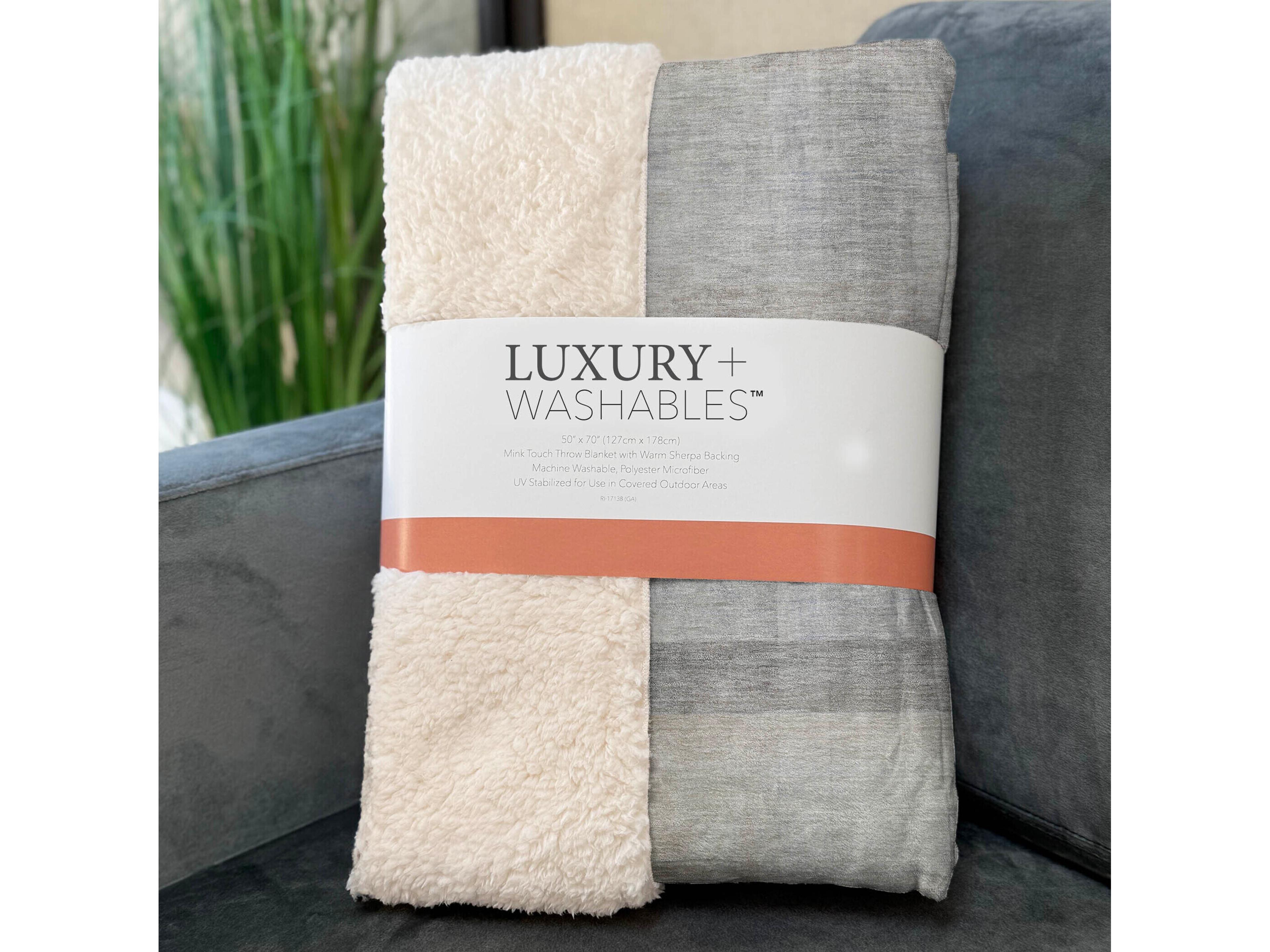 Dalyn Sherpa Brown Polyester Throw