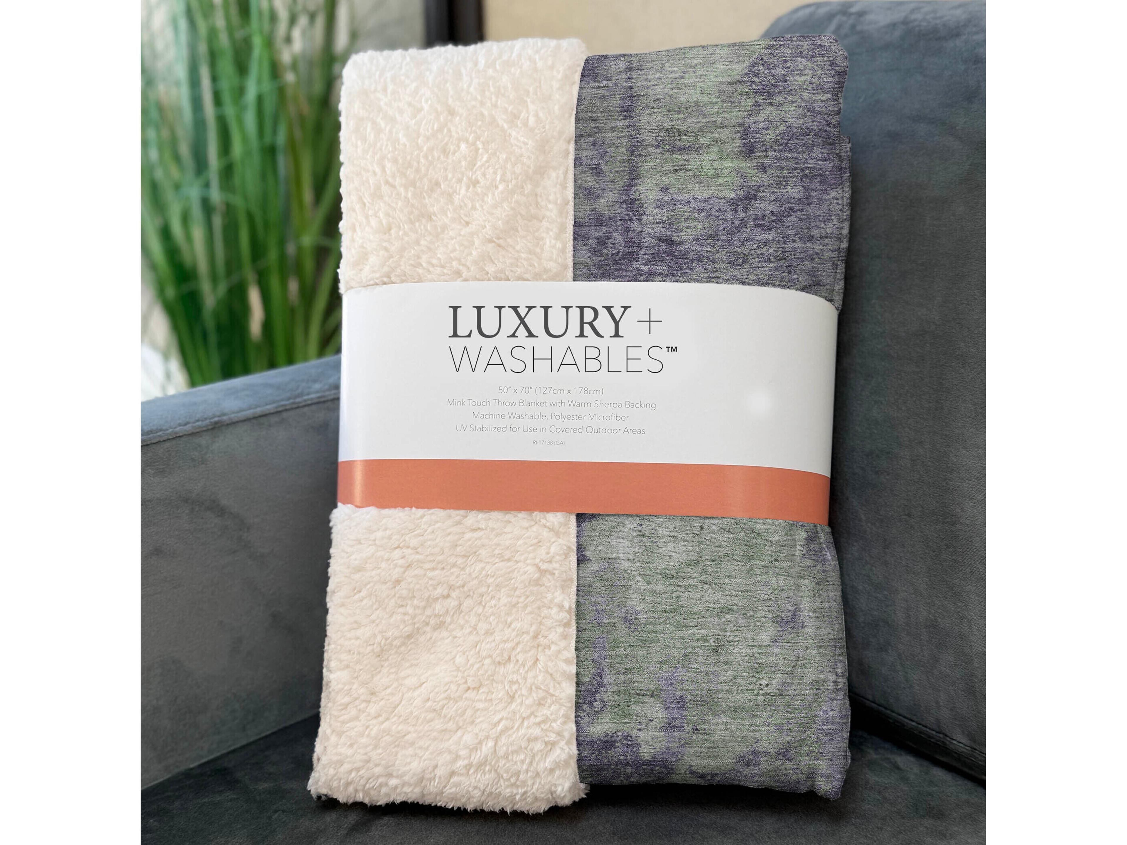 Dalyn Sherpa Purple Polyester Throw