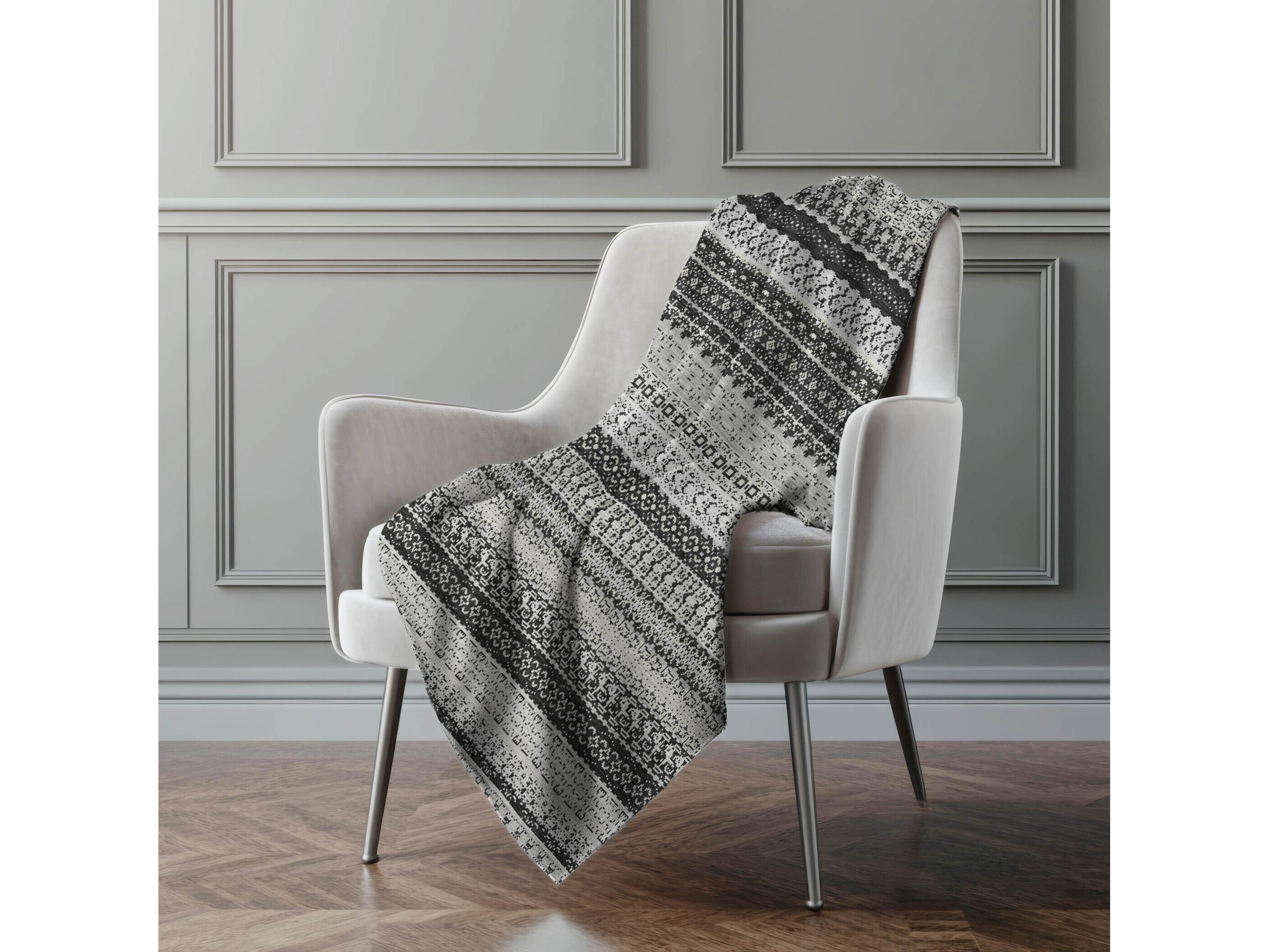 Dalyn Sherpa Black Polyester Throw