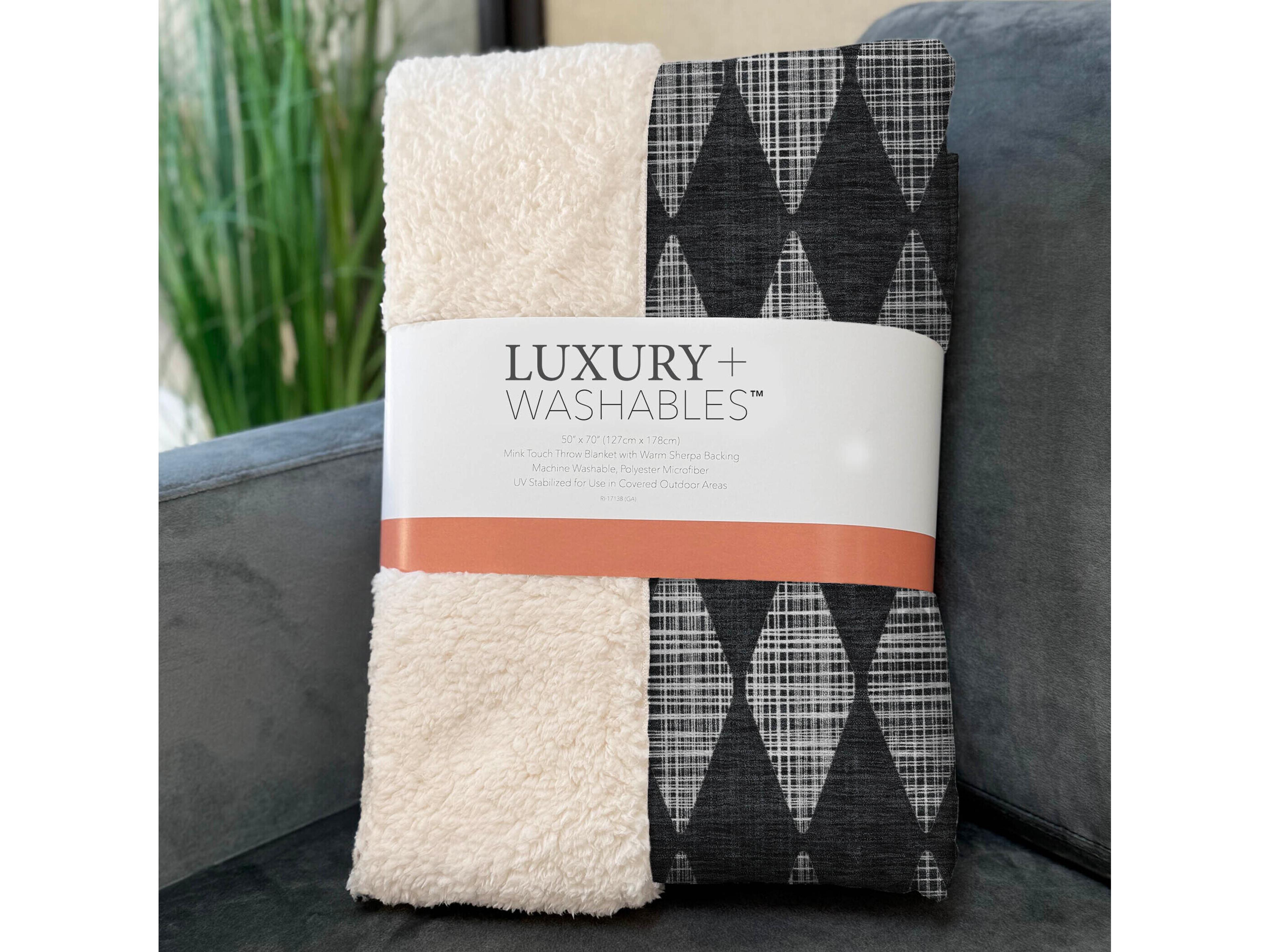 Dalyn Sherpa Gray Polyester Throw