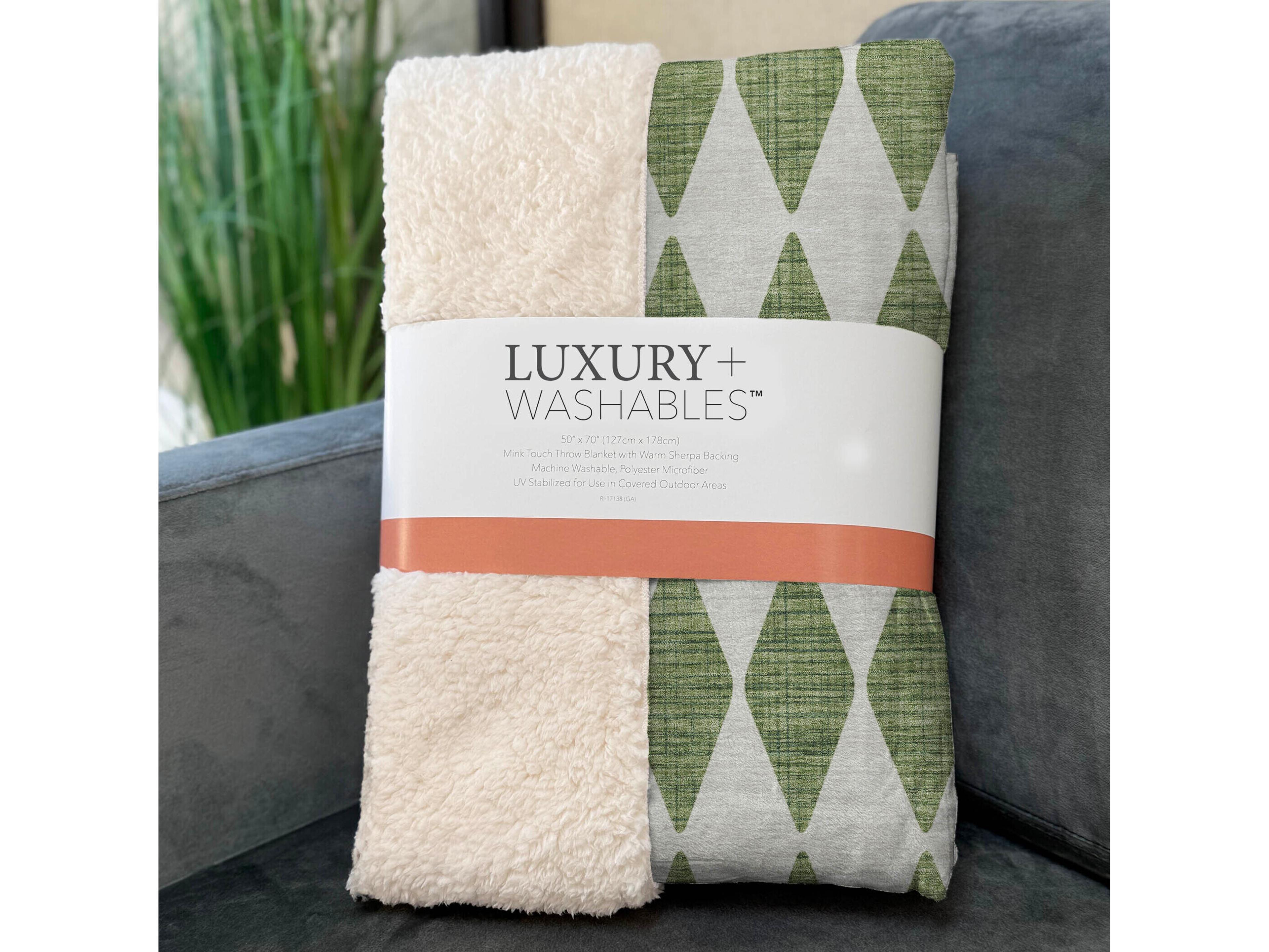 Dalyn Sherpa Green Polyester Throw