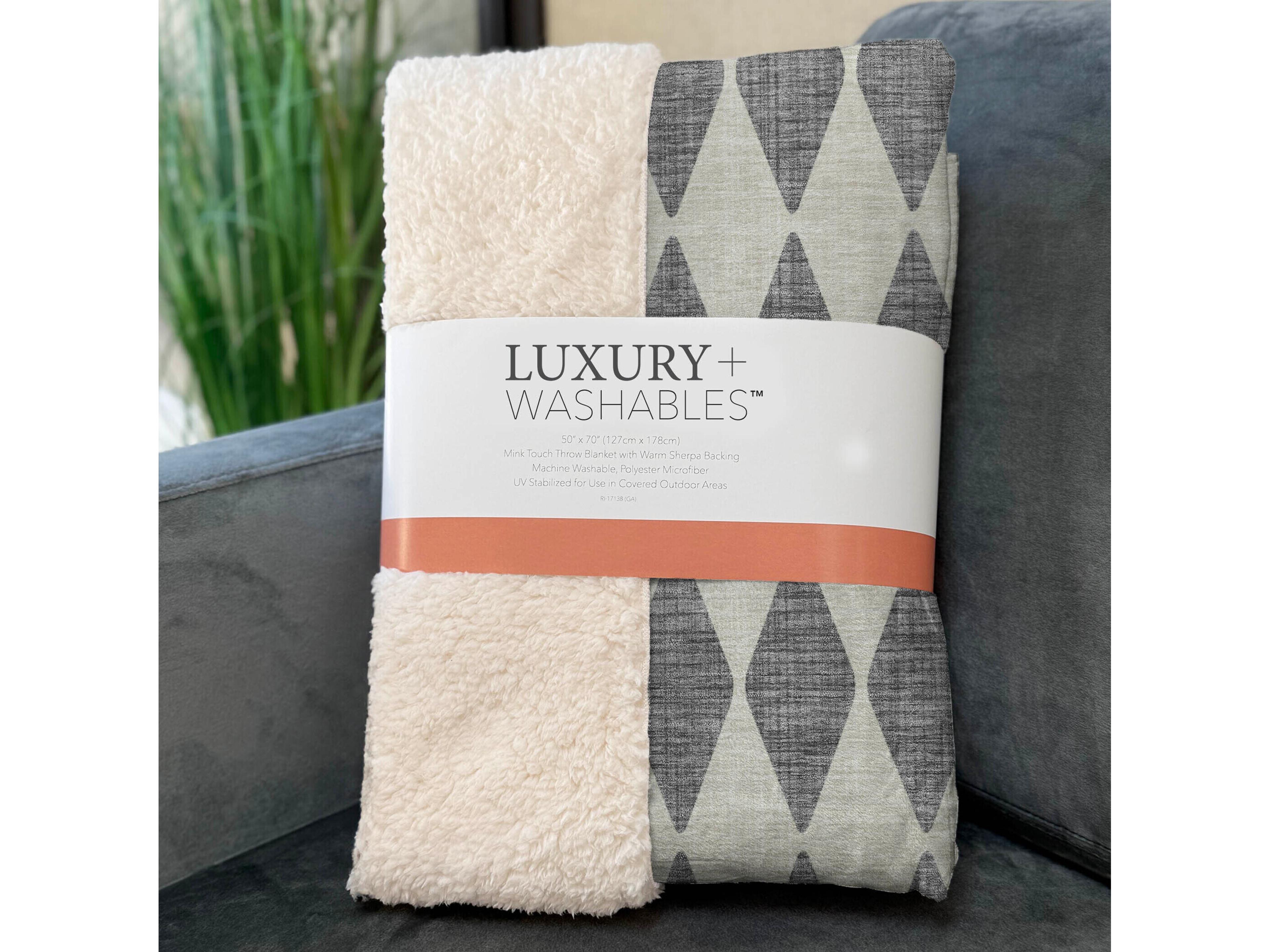 Dalyn Sherpa Gray Polyester Throw