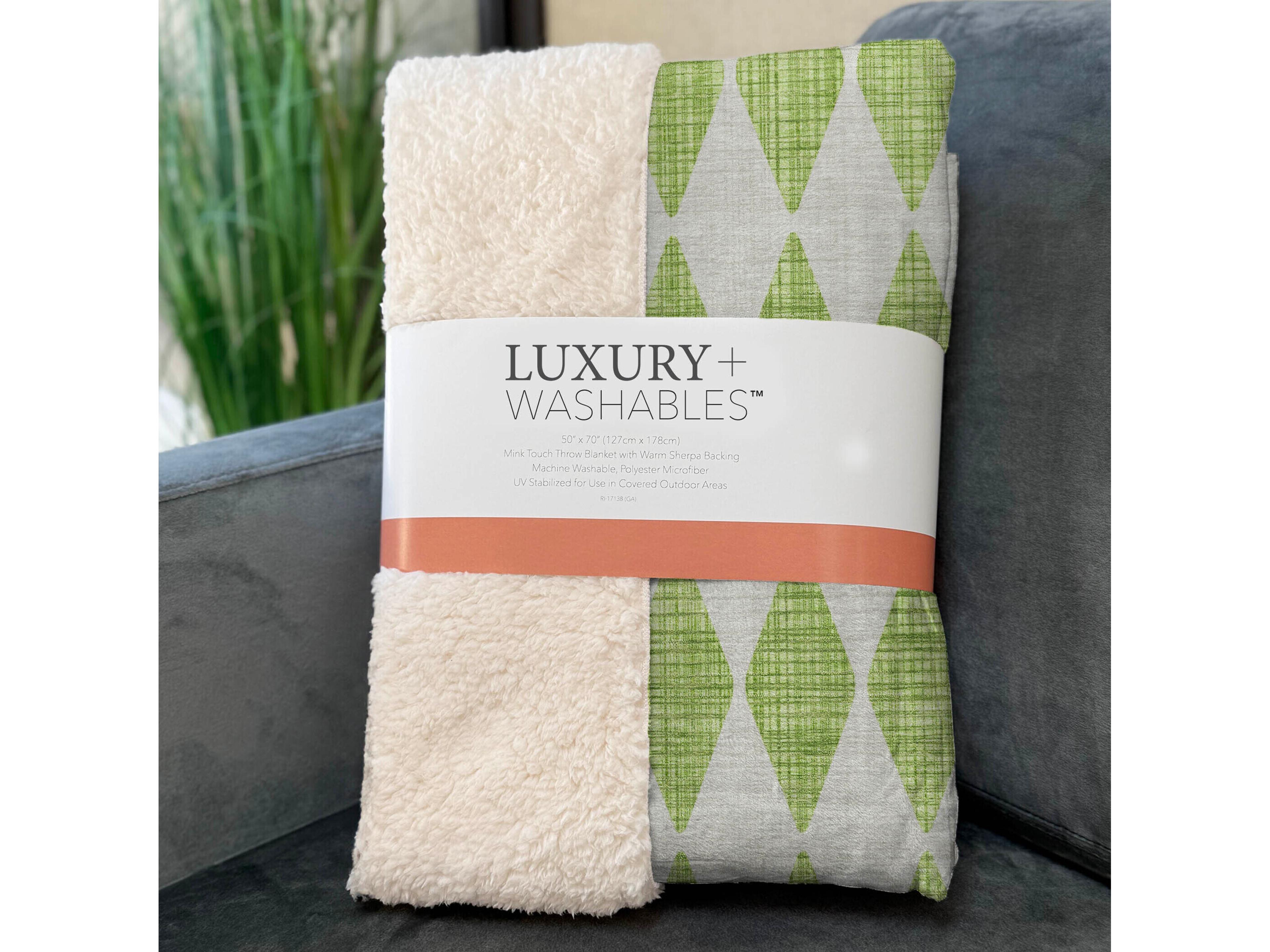 Dalyn Sherpa Green Polyester Throw