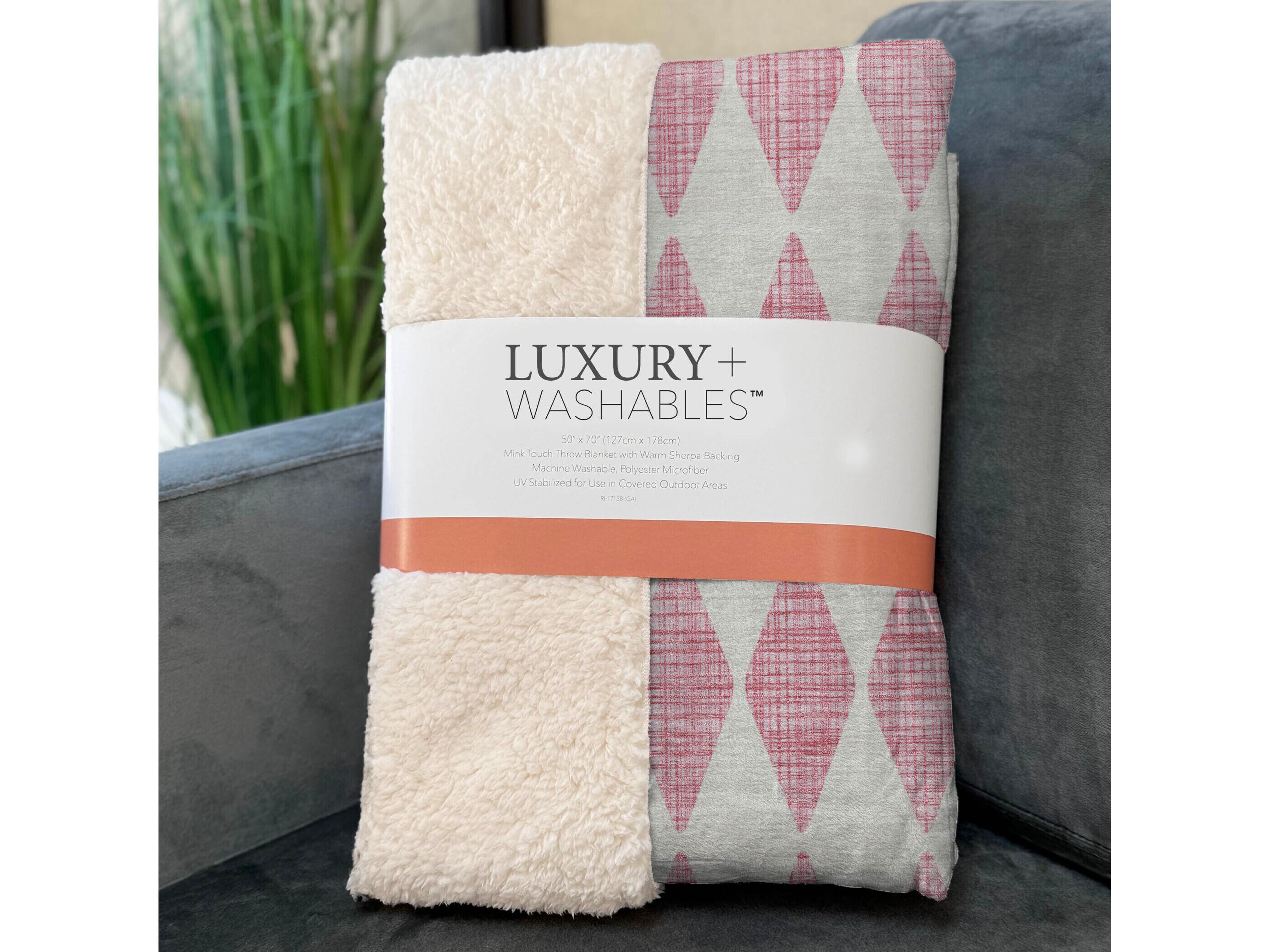 Dalyn Sherpa Pink Polyester Throw