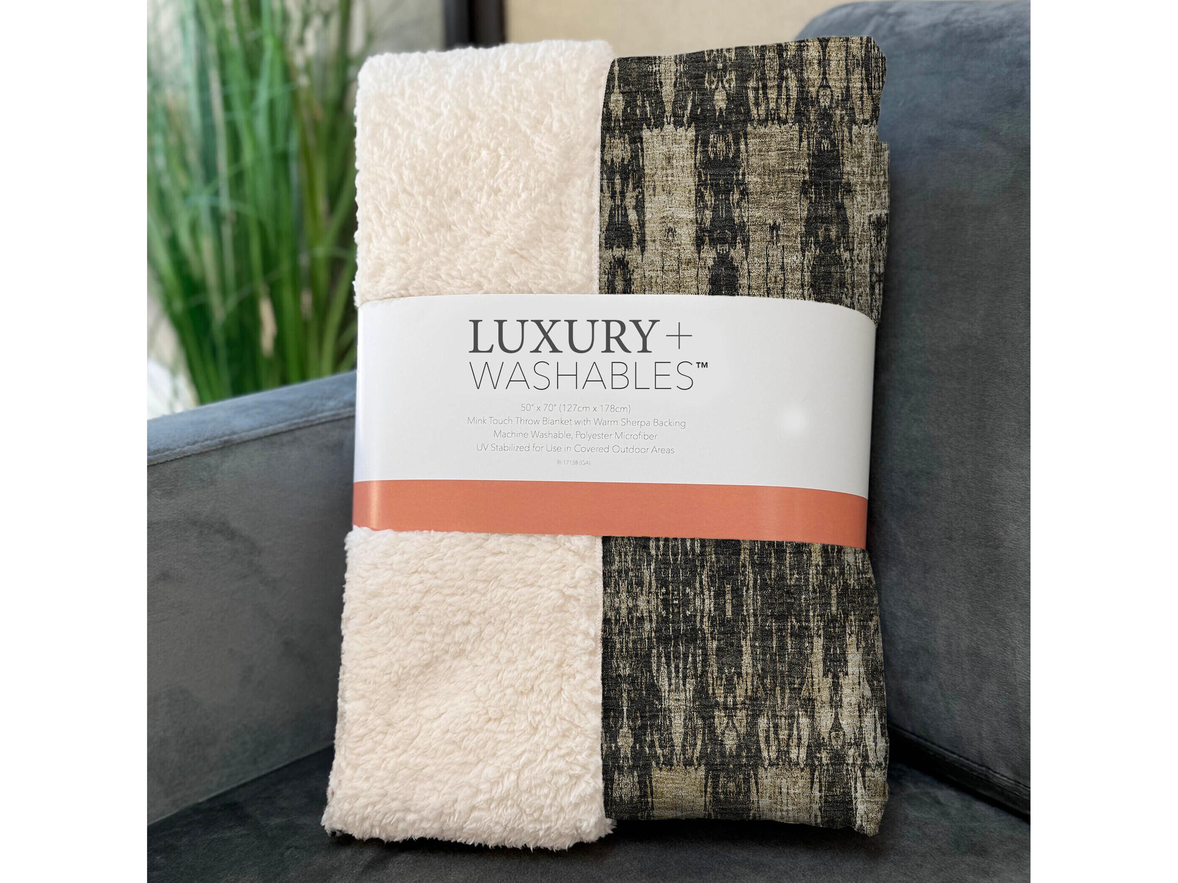 Dalyn Sherpa Black Polyester Throw