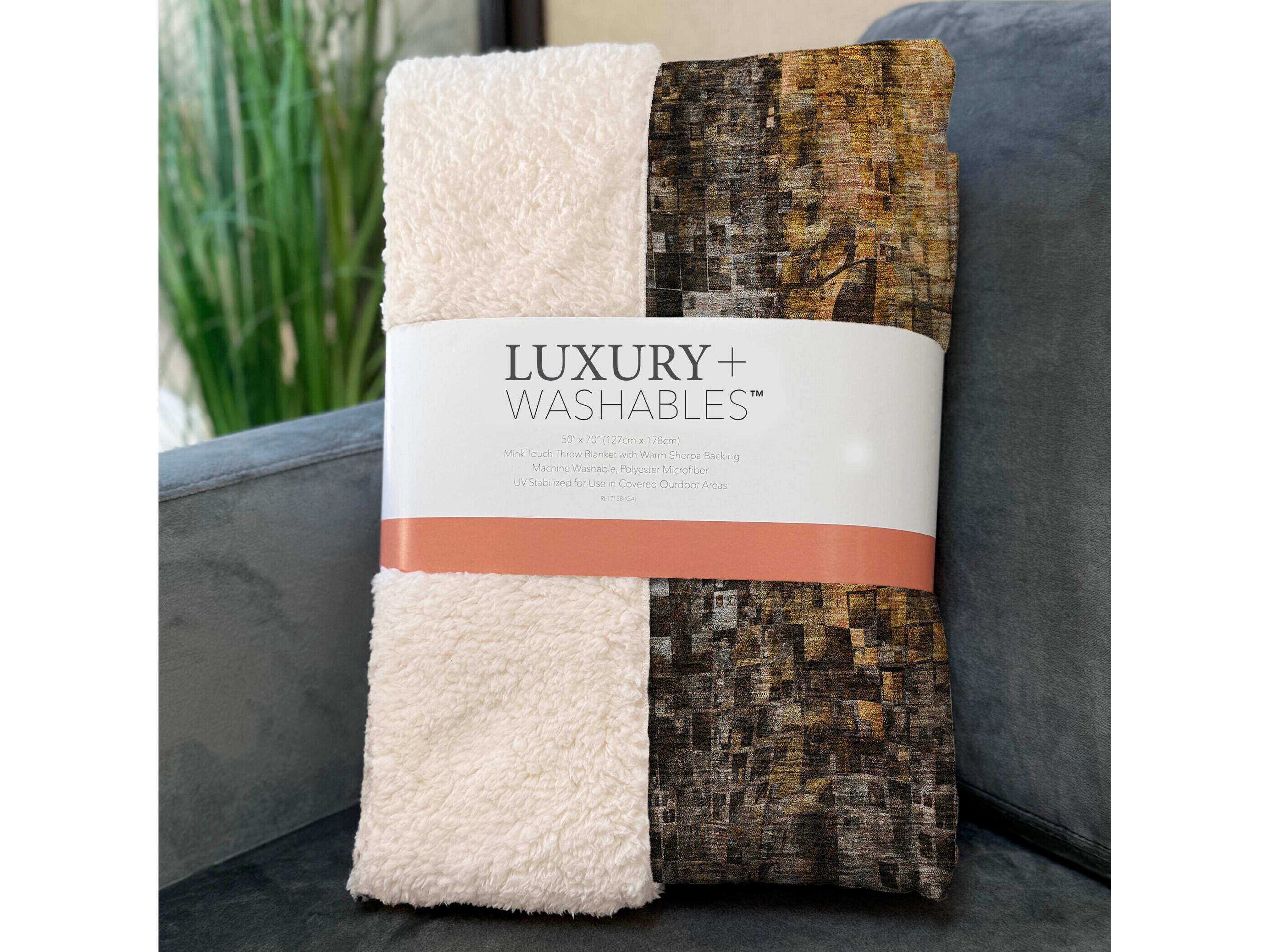 Dalyn Sherpa Brown Polyester Throw