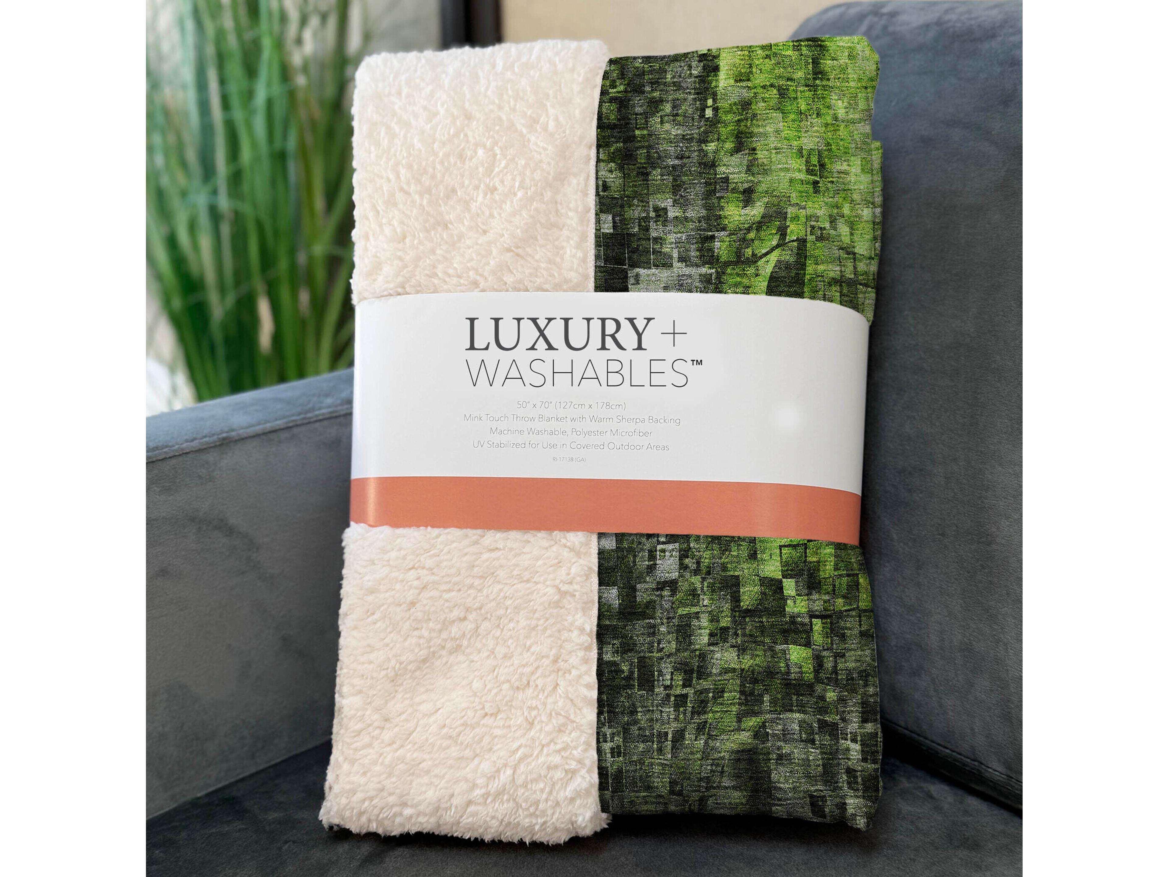 Dalyn Sherpa Green Polyester Throw