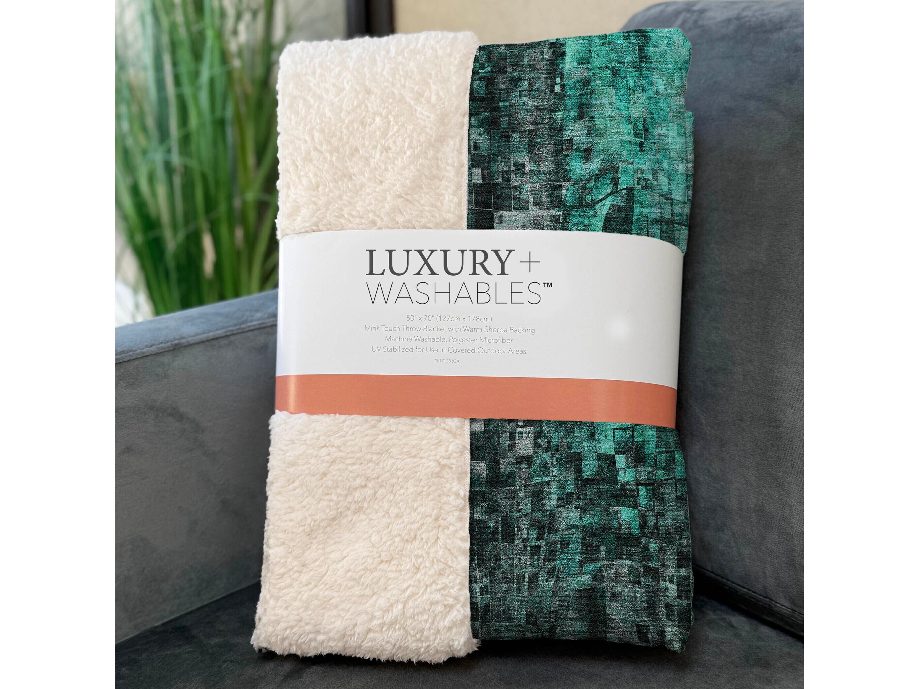 Dalyn Sherpa Teal Polyester Throw