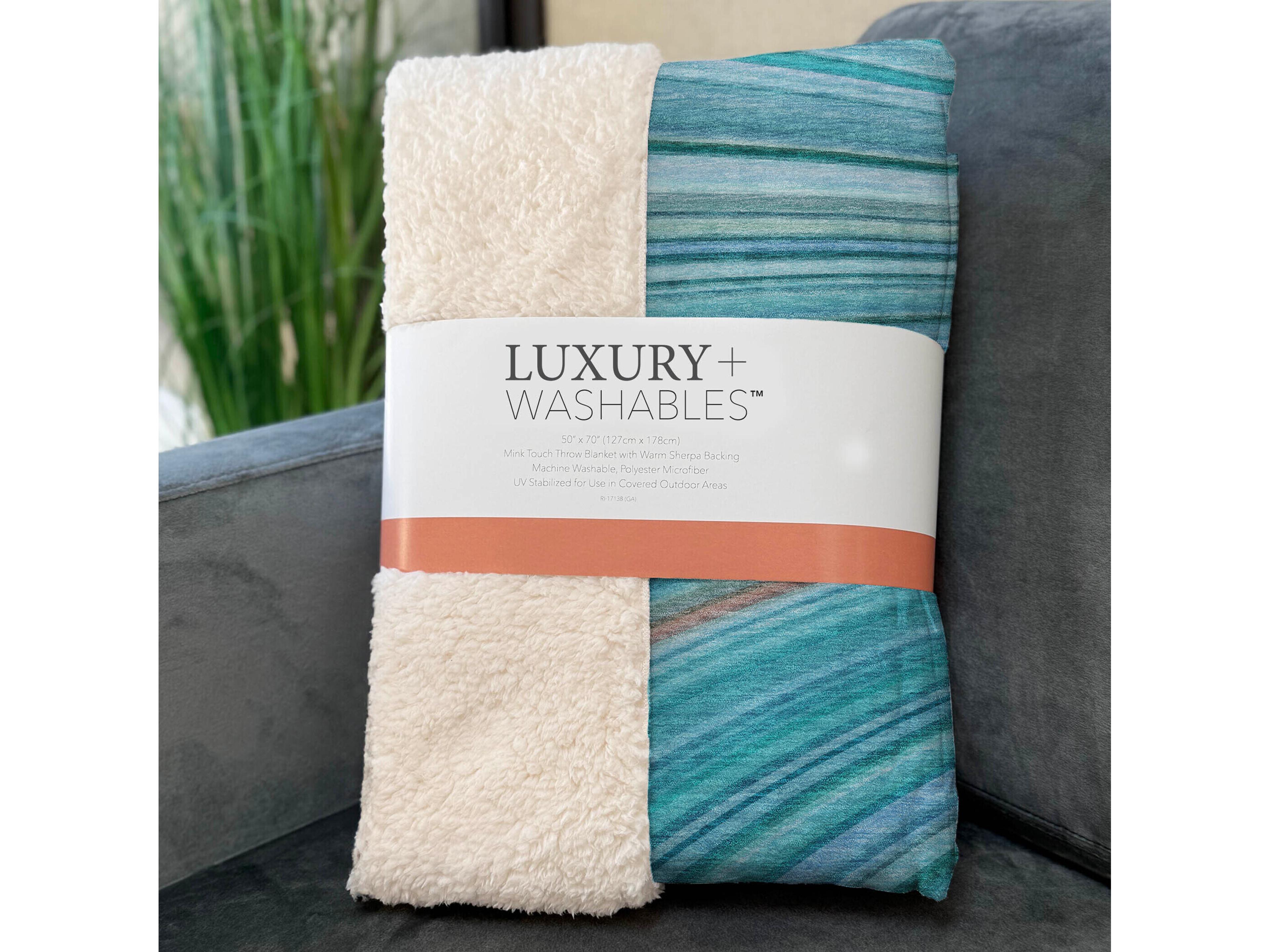 Dalyn Sherpa Teal Polyester Throw