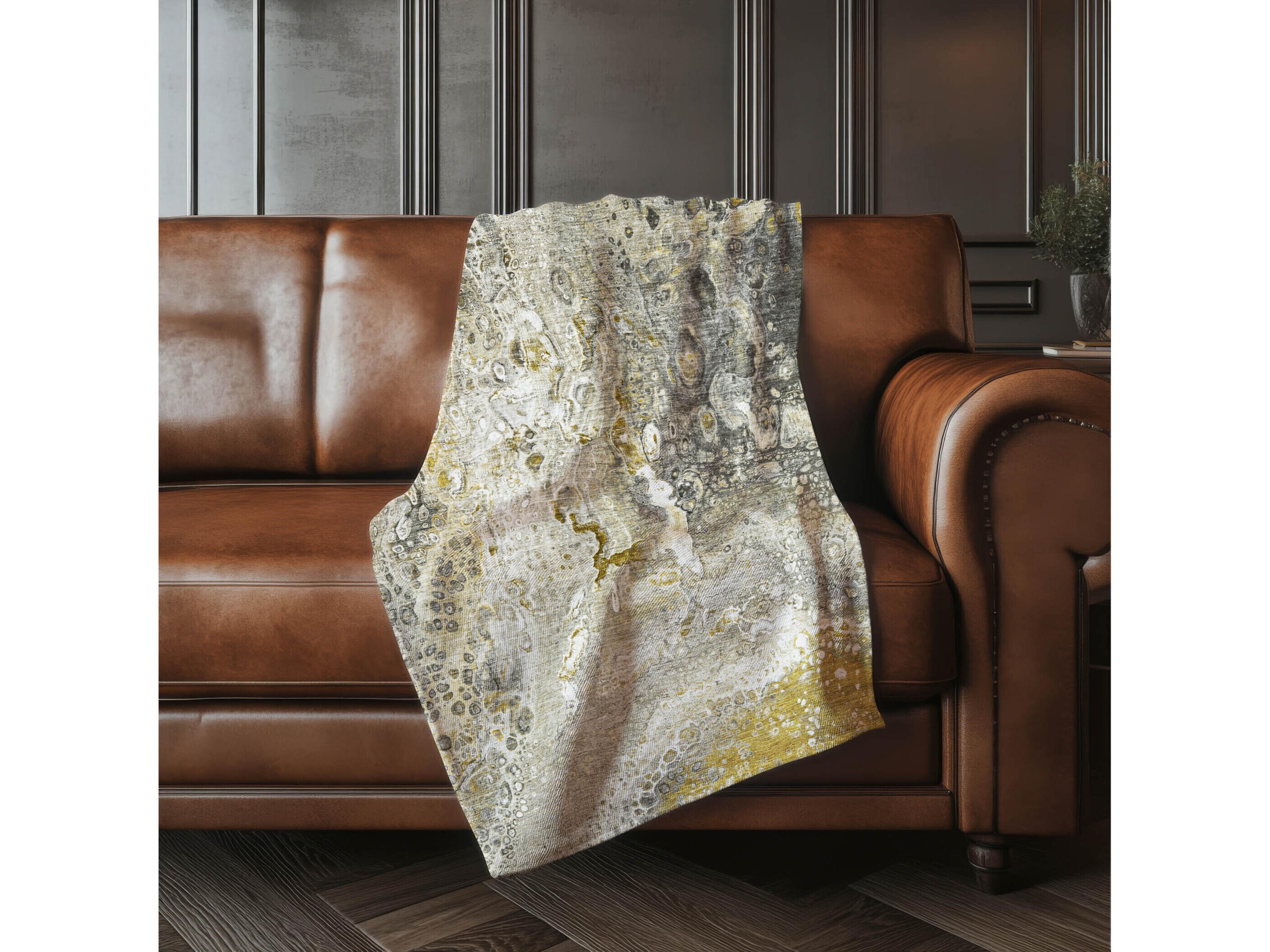 Dalyn Sherpa Brown Polyester Throw