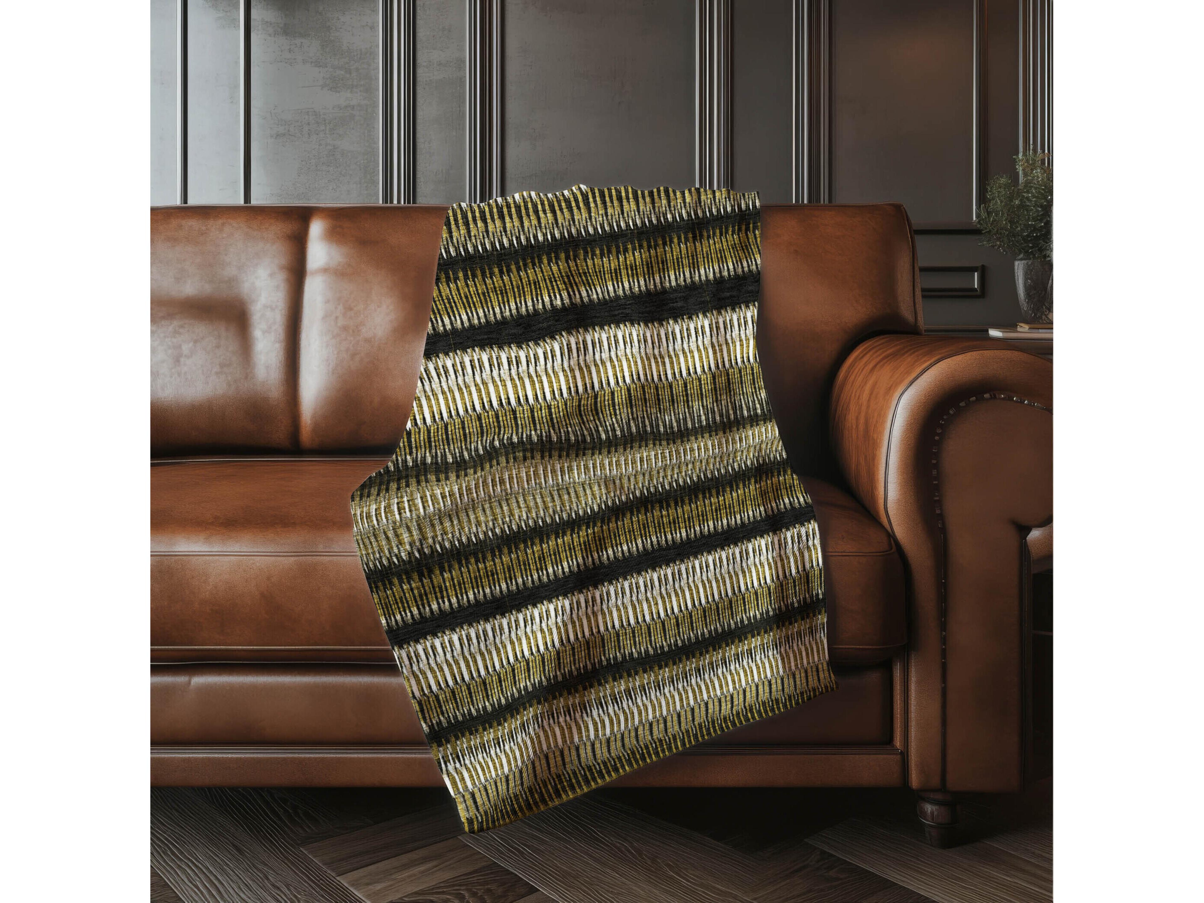 Dalyn Sherpa Brown Polyester Throw