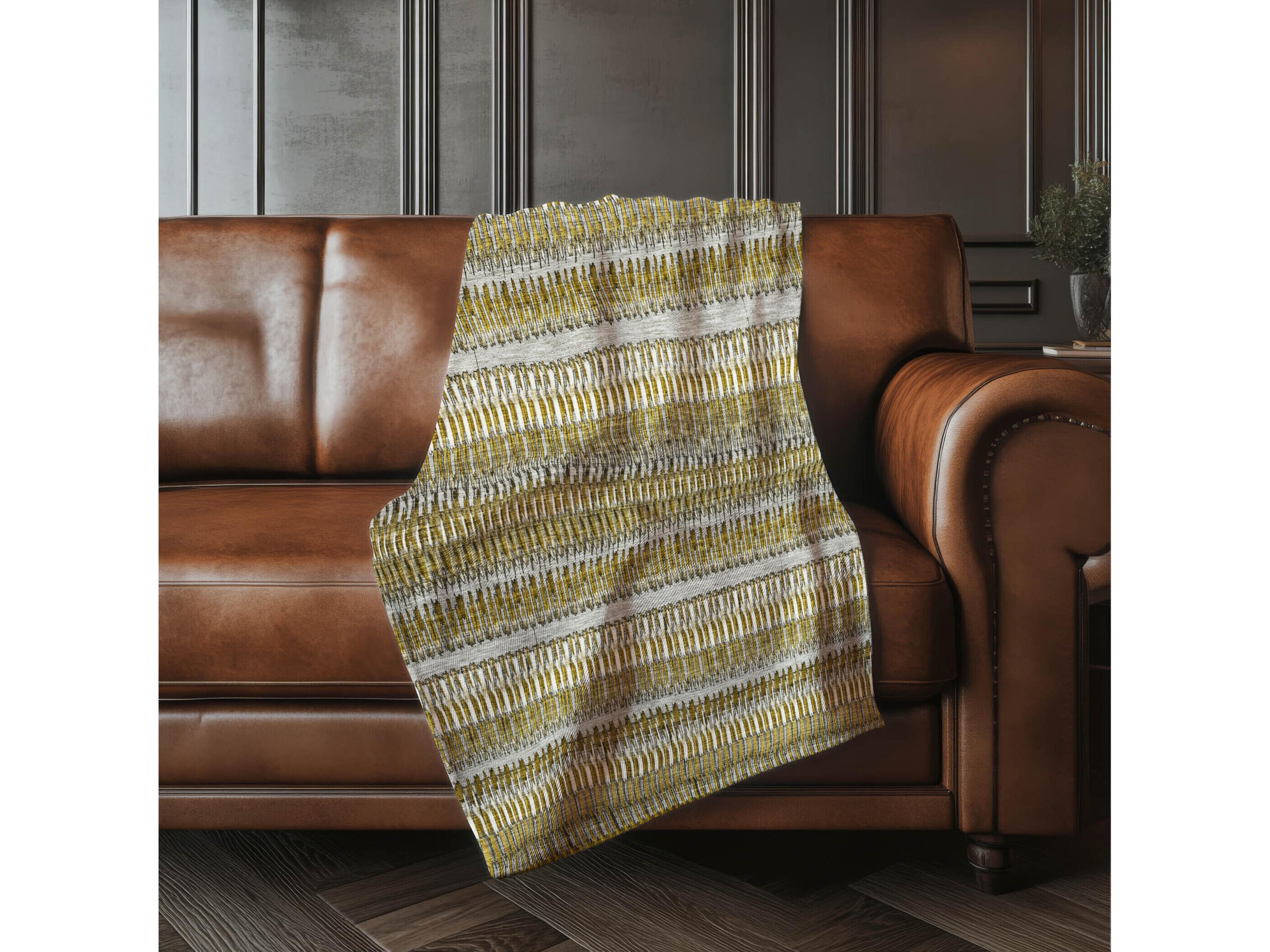 Dalyn Sherpa Brown Polyester Throw