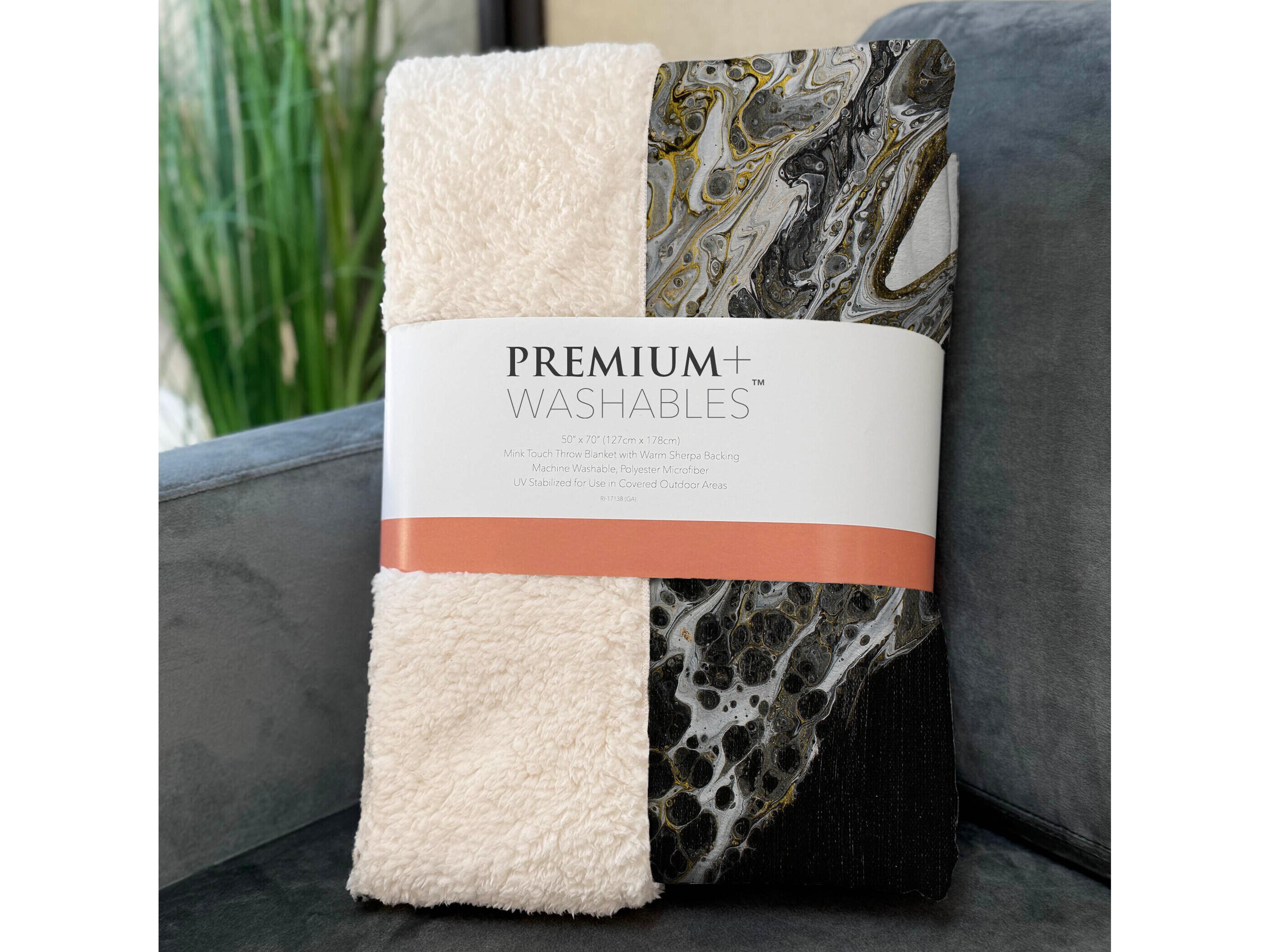 Dalyn Sherpa Black Polyester Throw