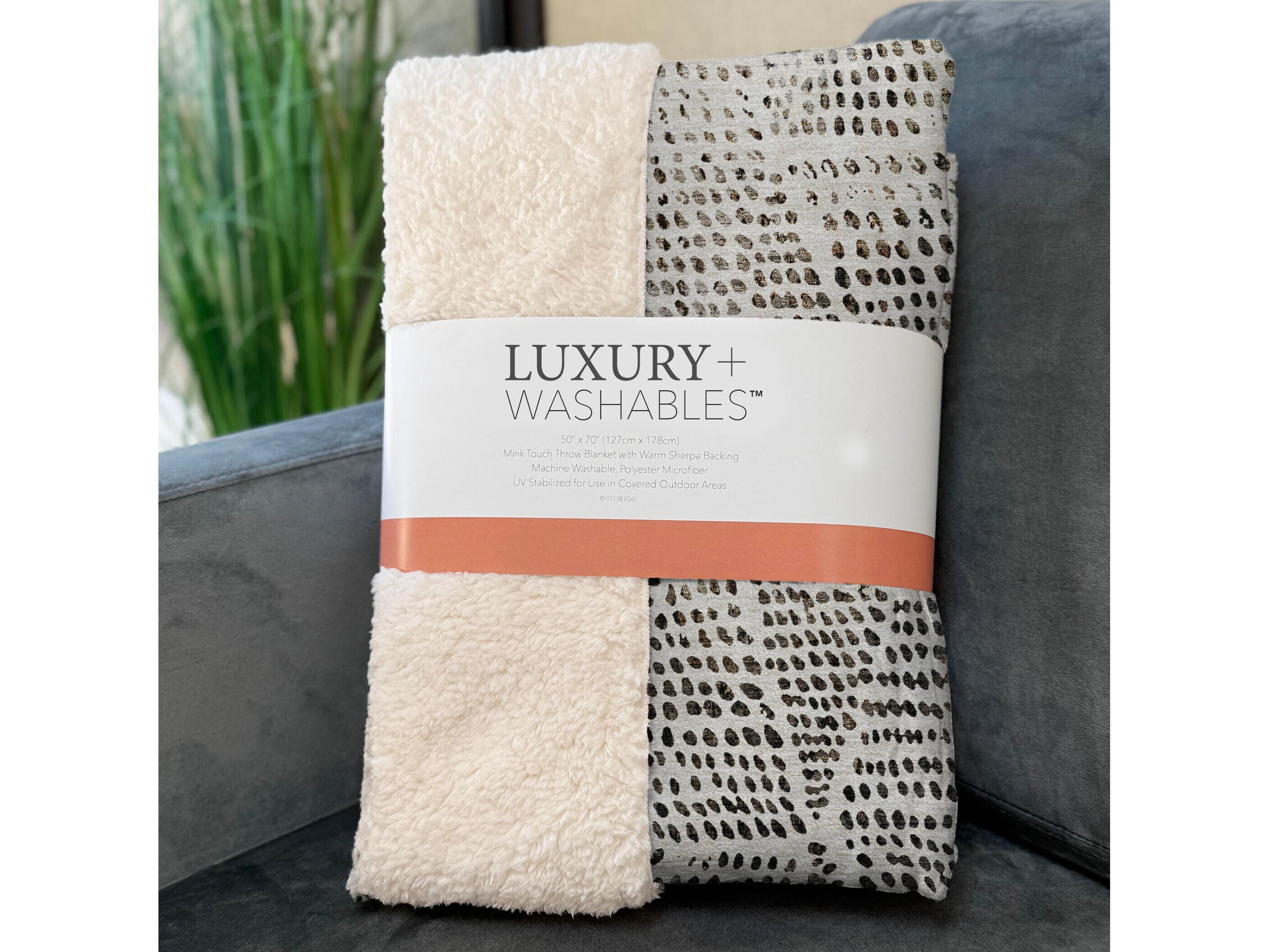 Dalyn Sherpa Ivory Polyester Throw