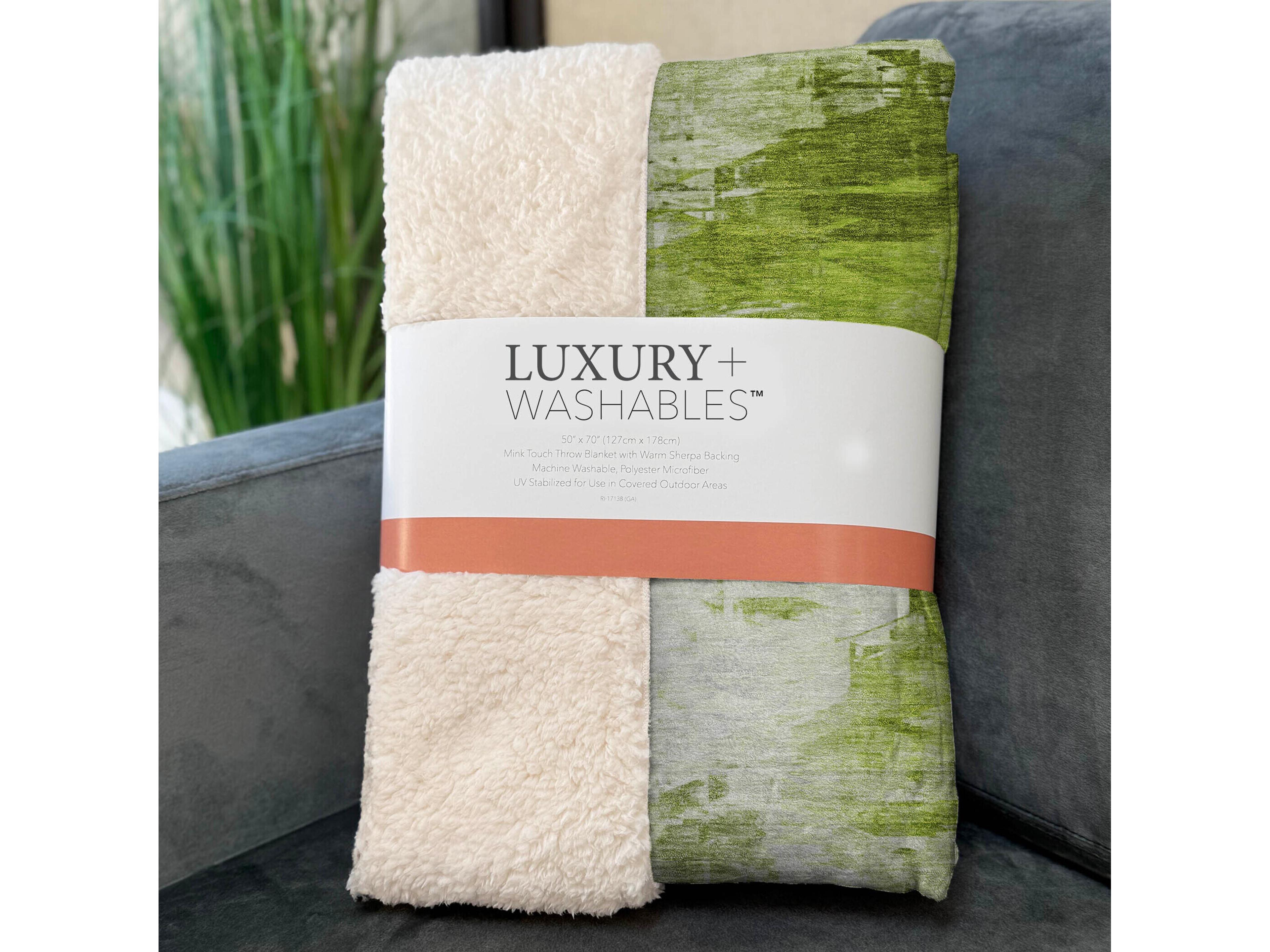 Dalyn Sherpa Green Polyester Throw