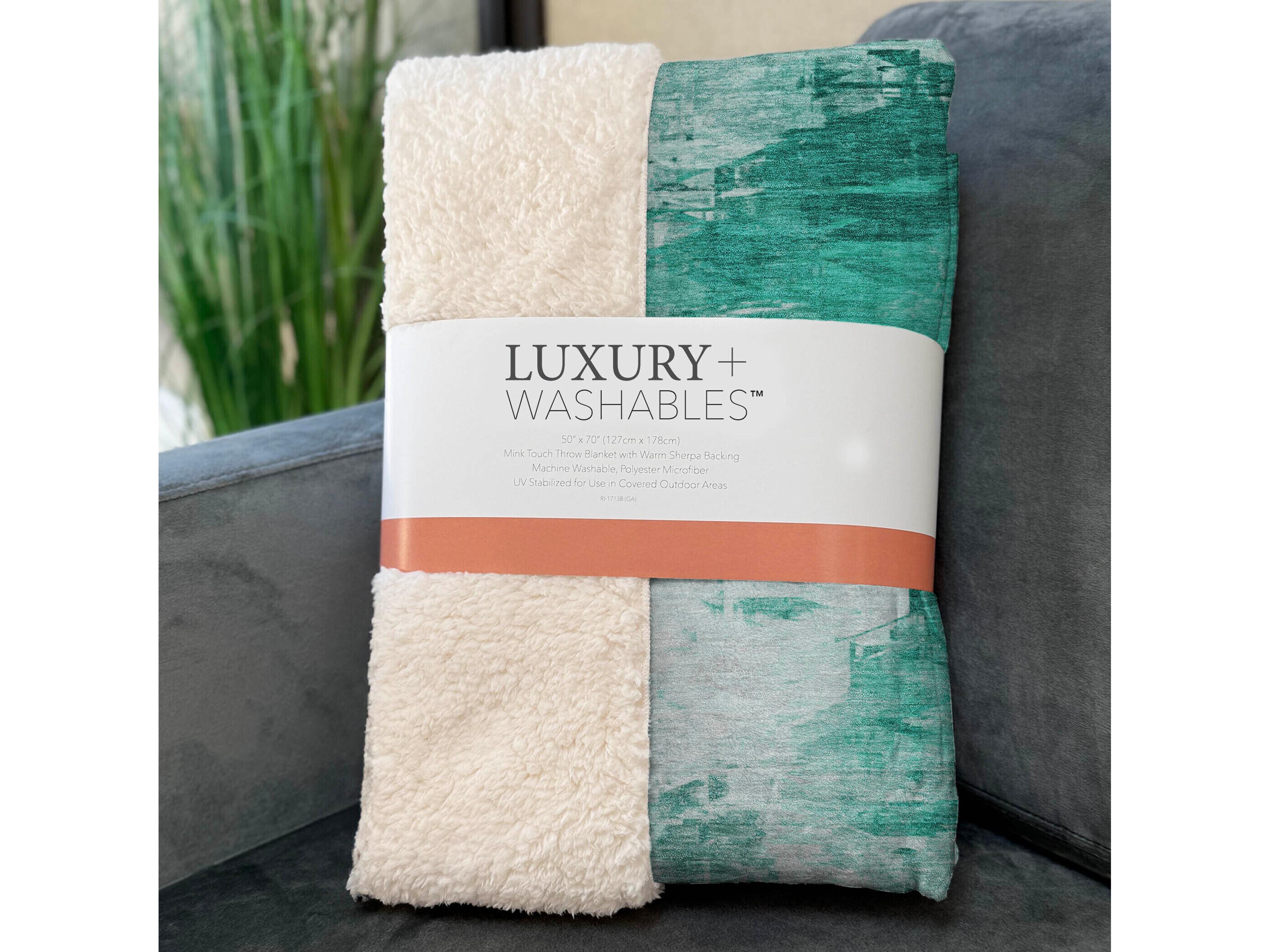 Dalyn Sherpa Teal Polyester Throw