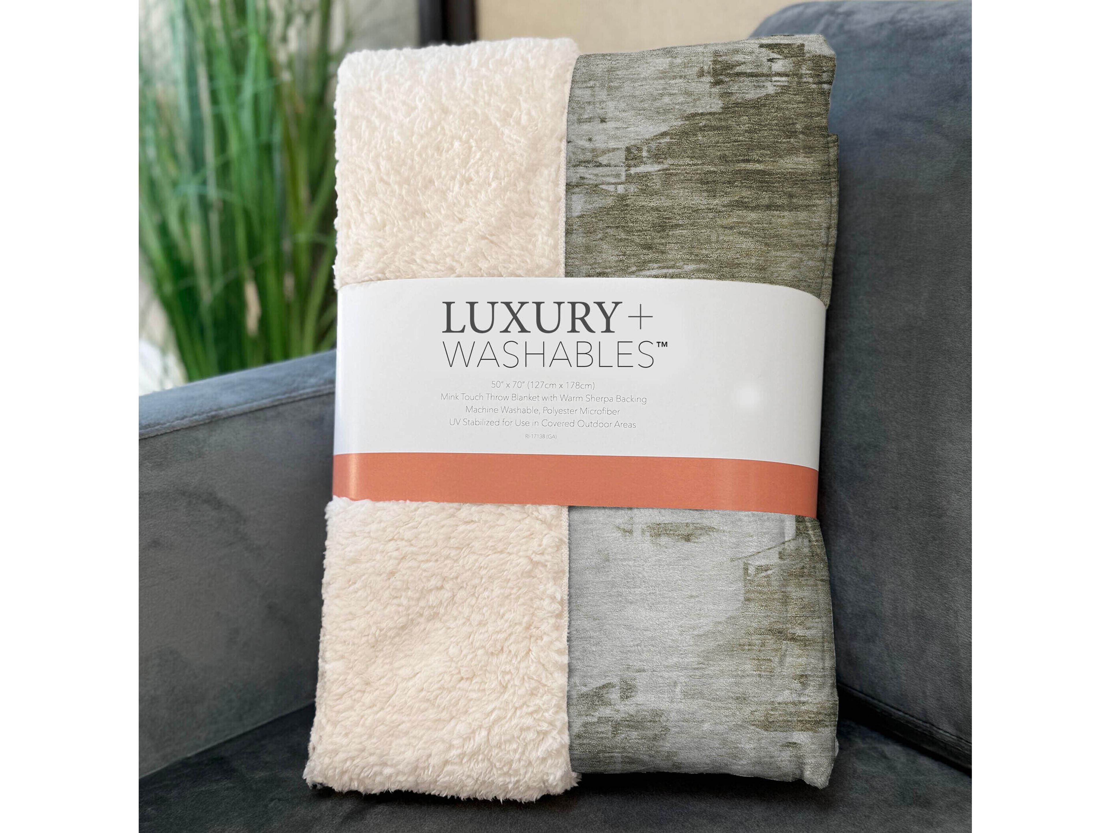 Dalyn Sherpa Brown Polyester Throw