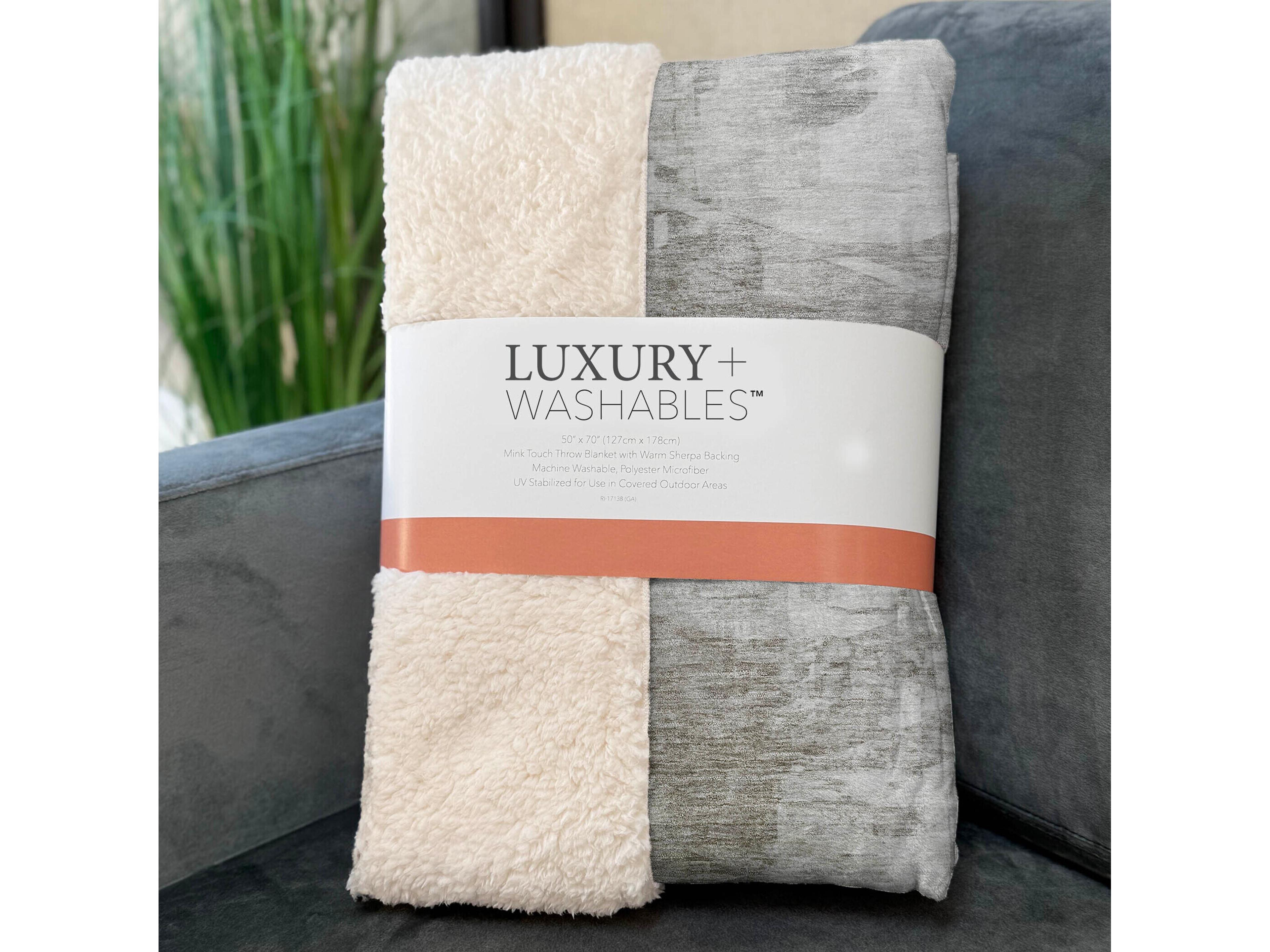 Dalyn Sherpa Brown Polyester Throw