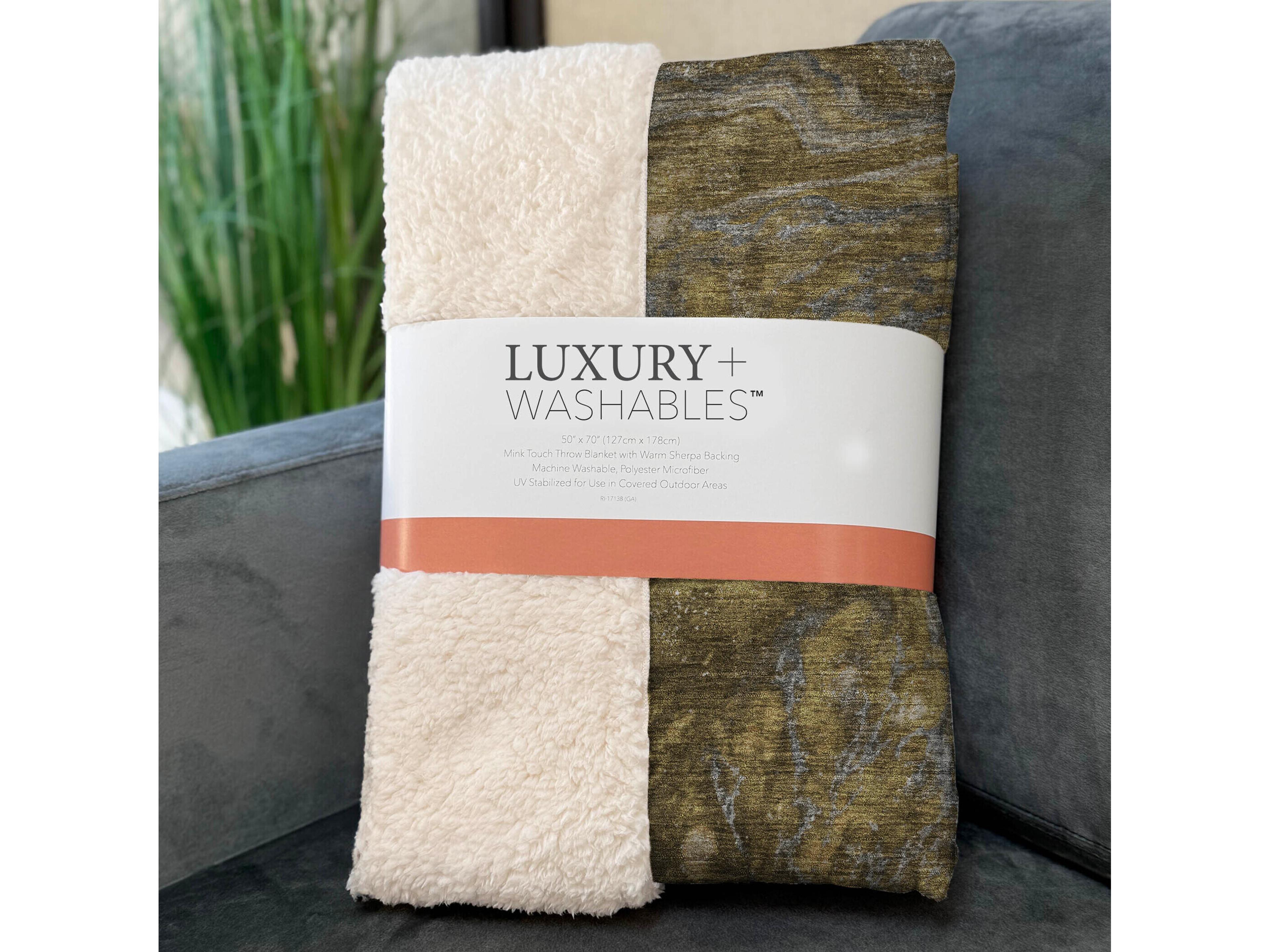 Dalyn Sherpa Brown Polyester Throw