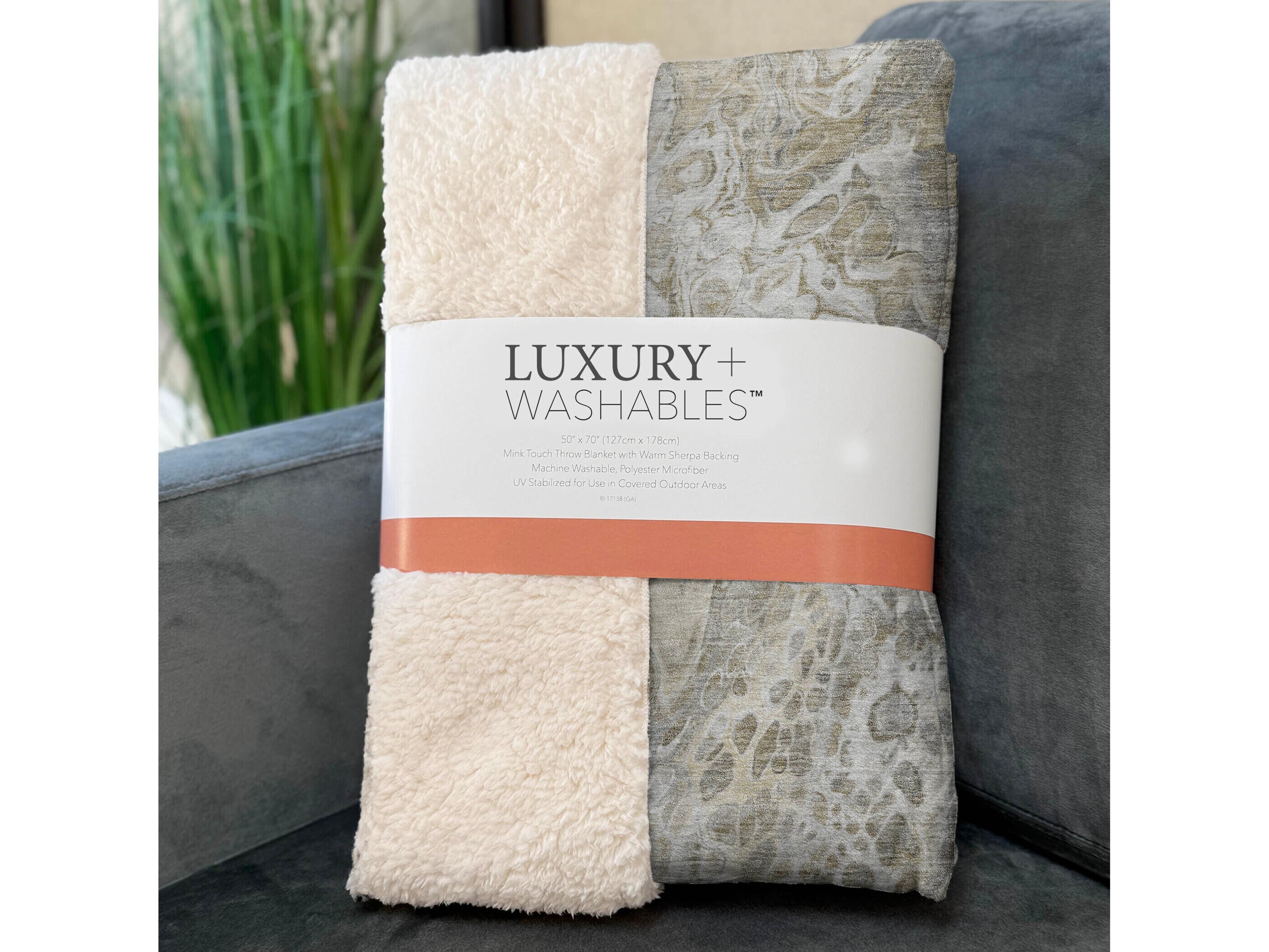 Dalyn Sherpa Brown Polyester Throw