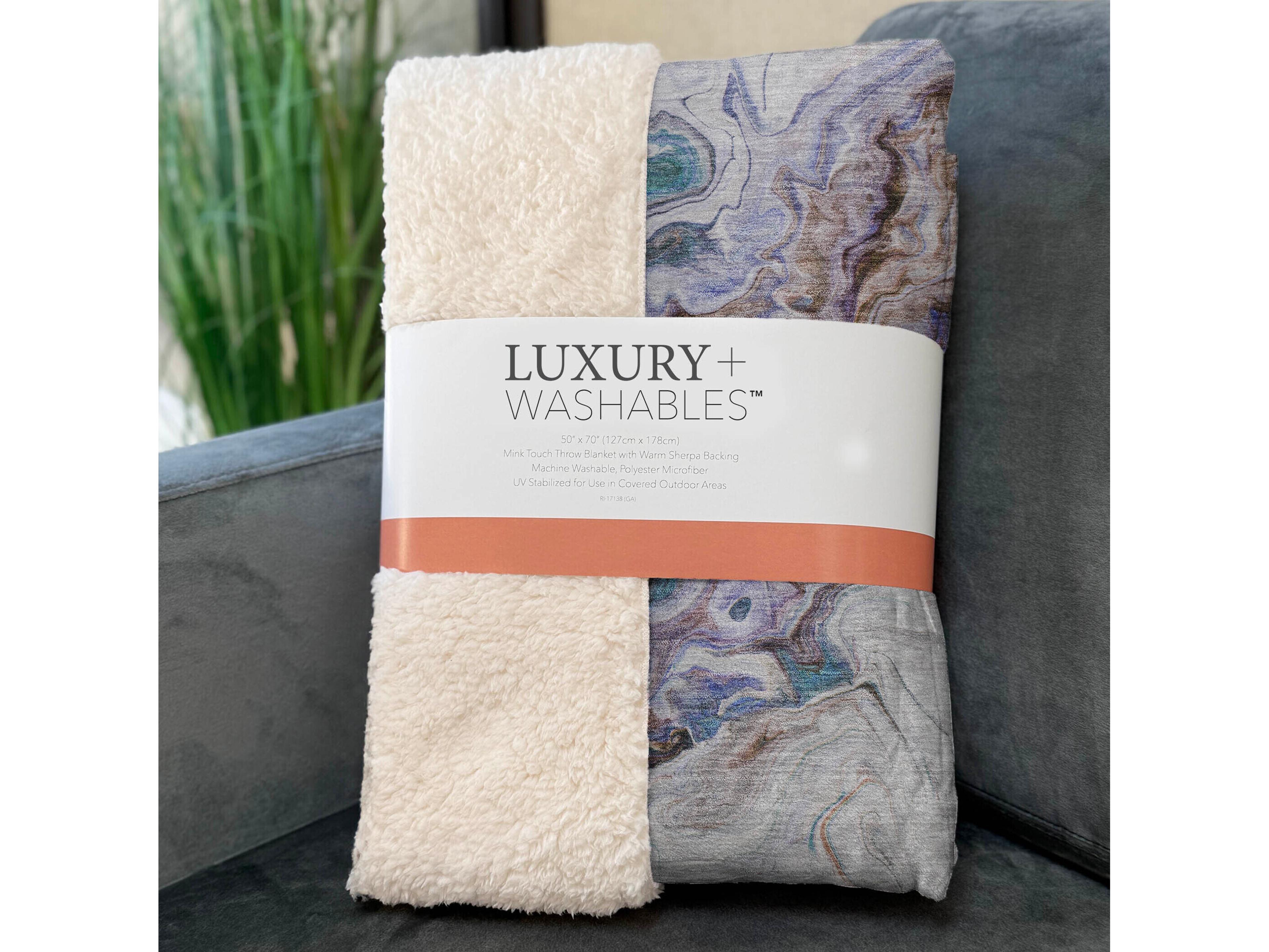 Dalyn Sherpa Brown Polyester Throw