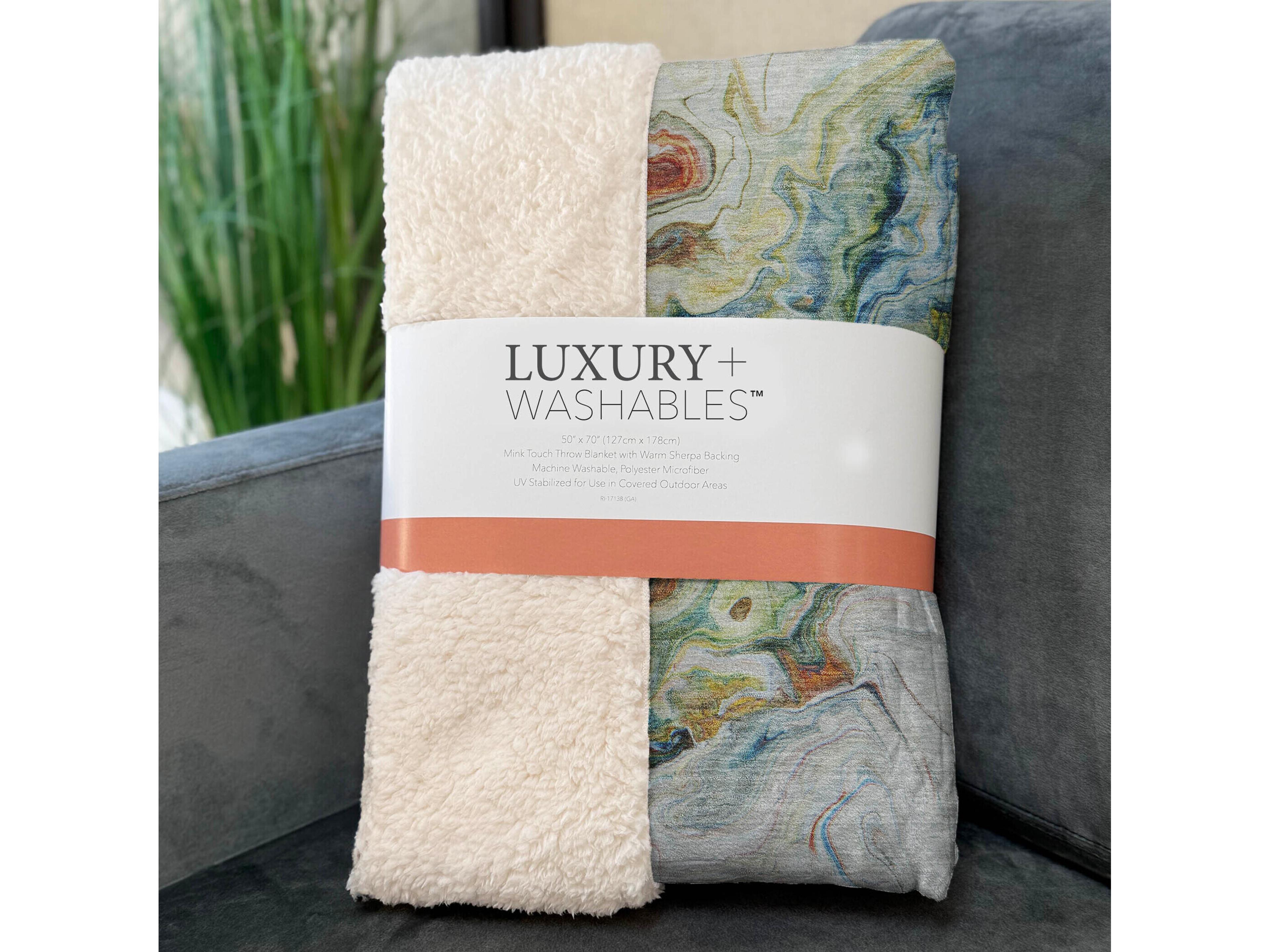 Dalyn Sherpa Ivory Polyester Throw