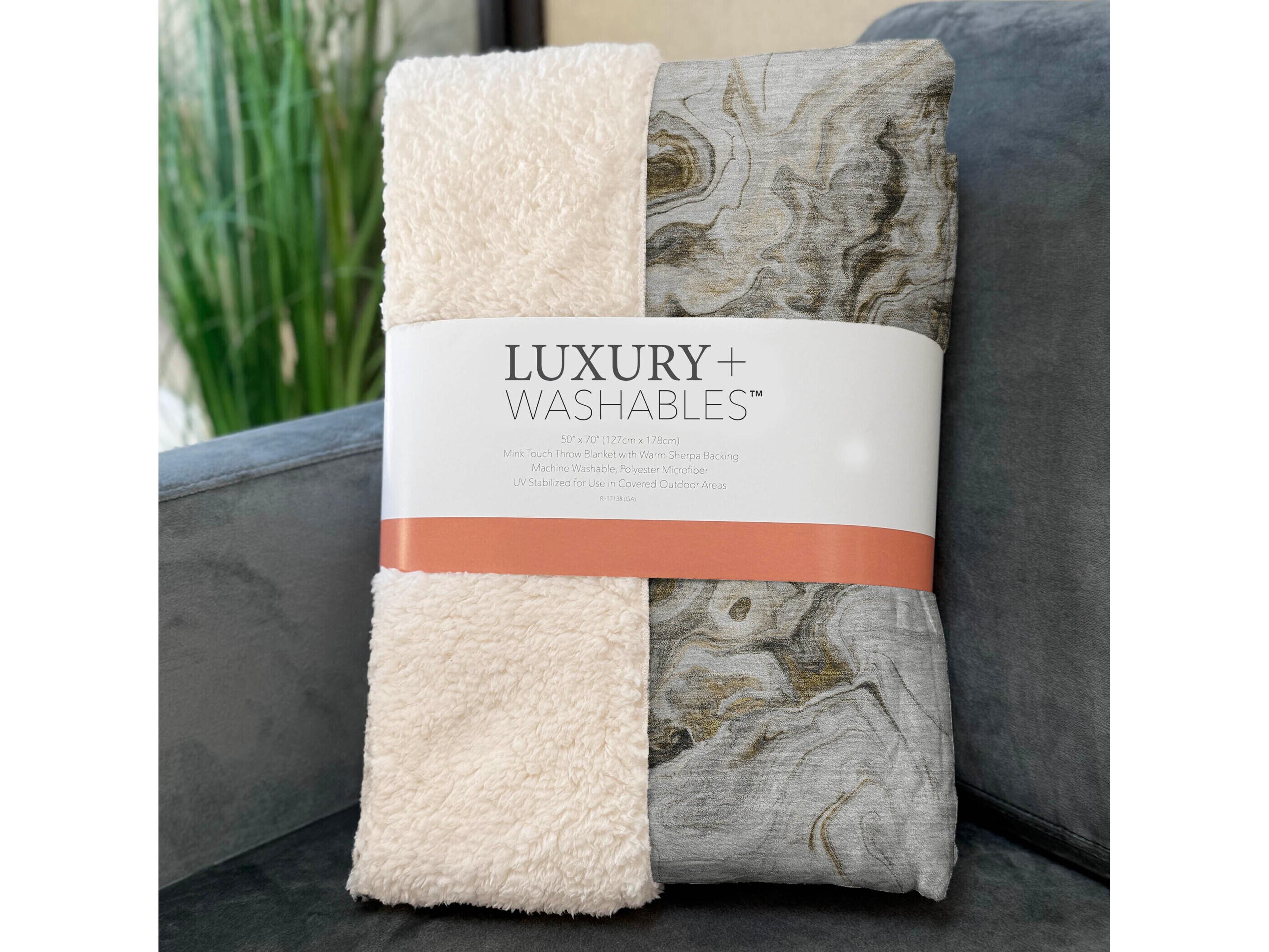 Dalyn Sherpa Brown Polyester Throw