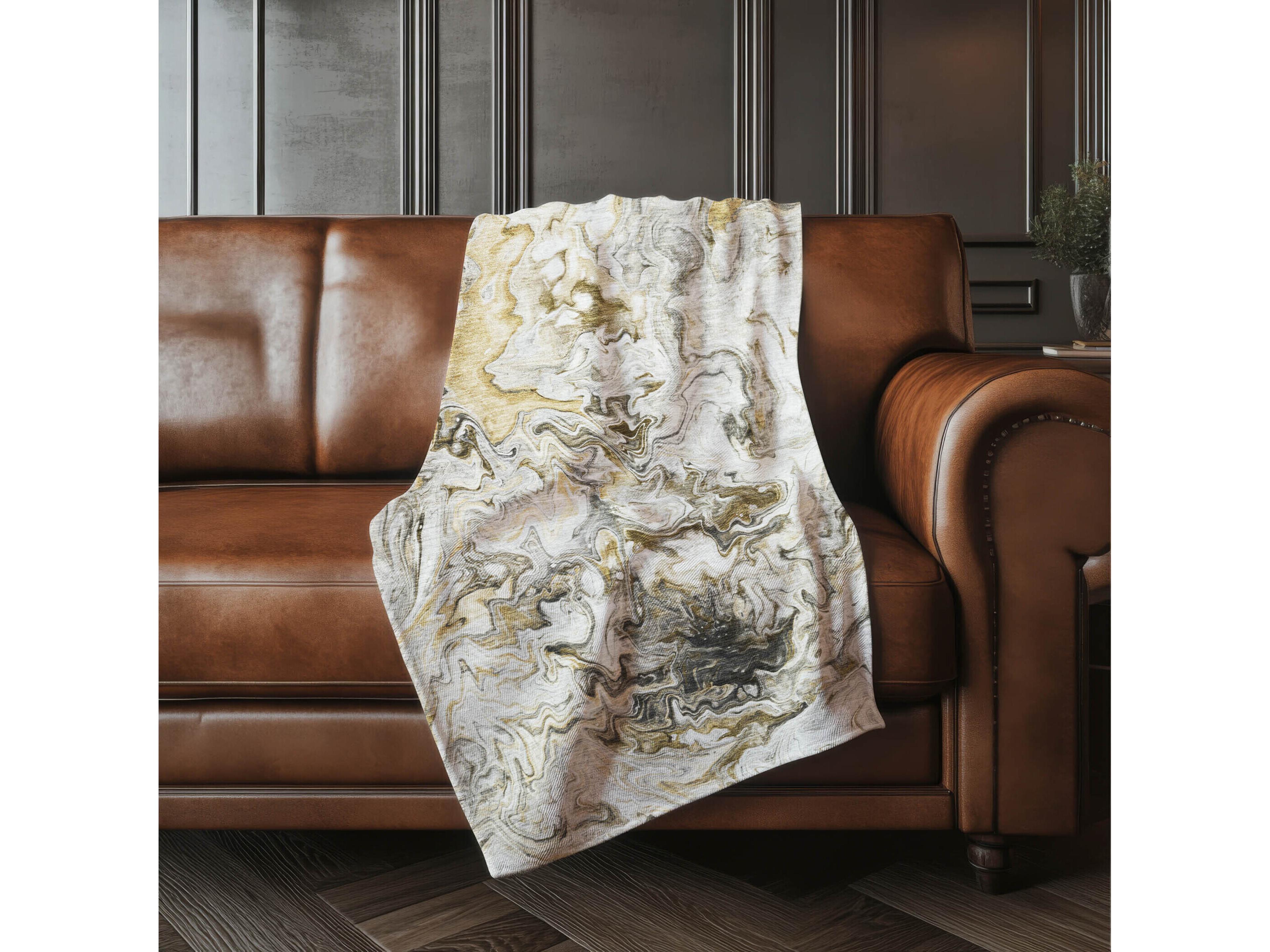 Dalyn Sherpa Brown Polyester Throw