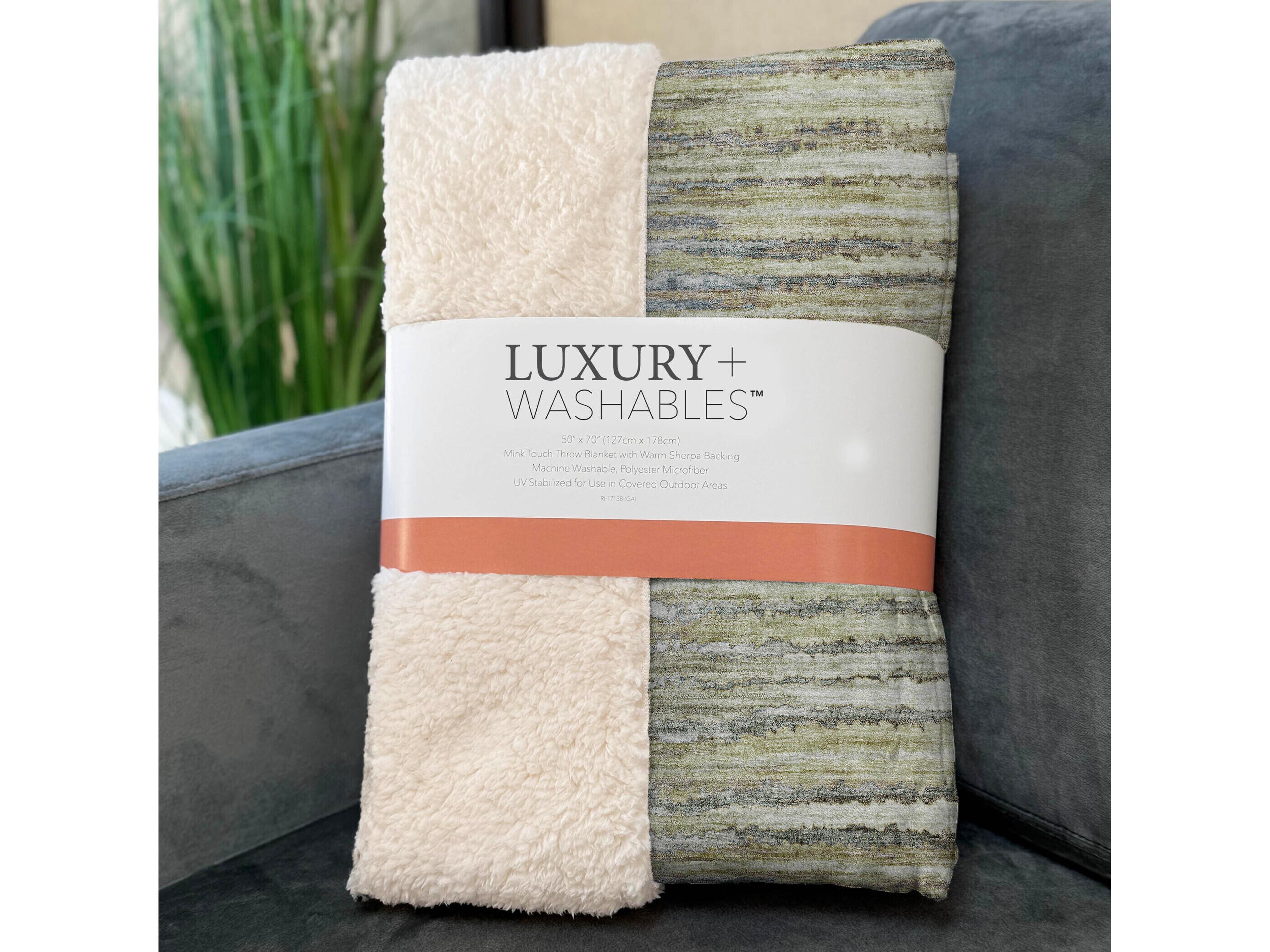 Dalyn Sherpa Brown Polyester Throw