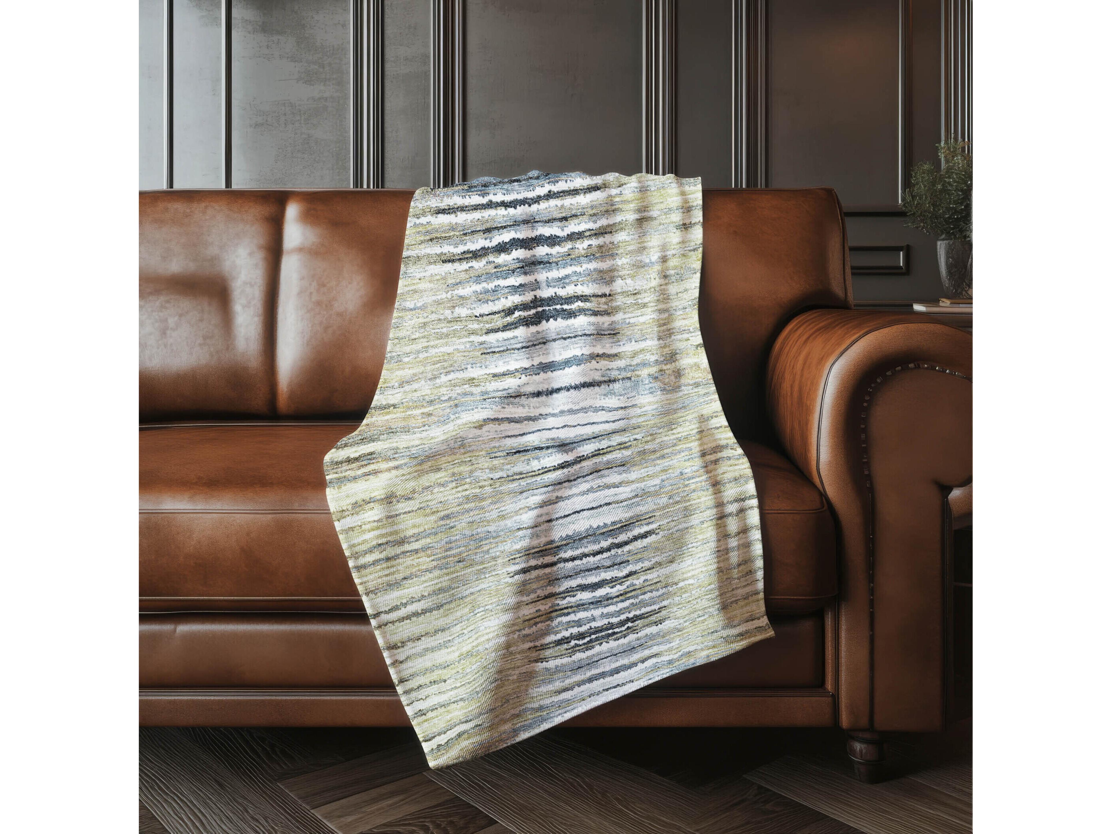 Dalyn Sherpa Brown Polyester Throw