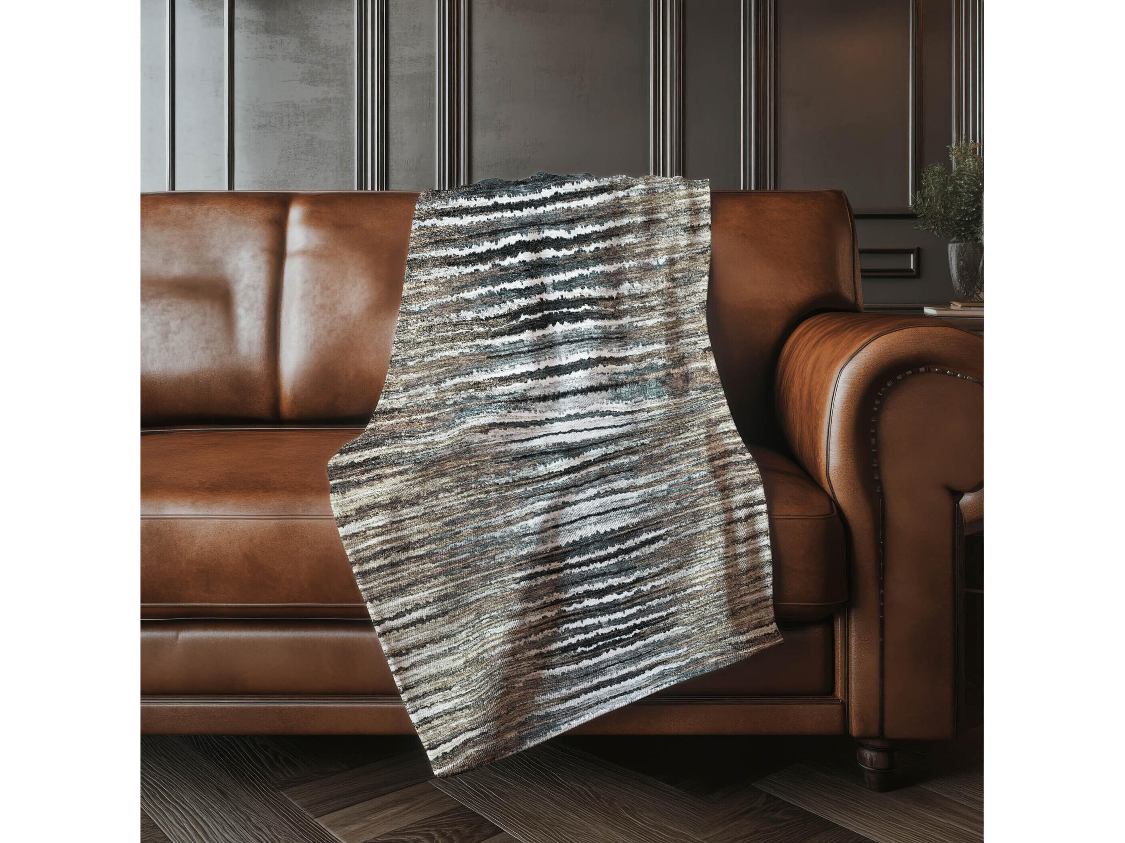 Dalyn Sherpa Brown Polyester Throw