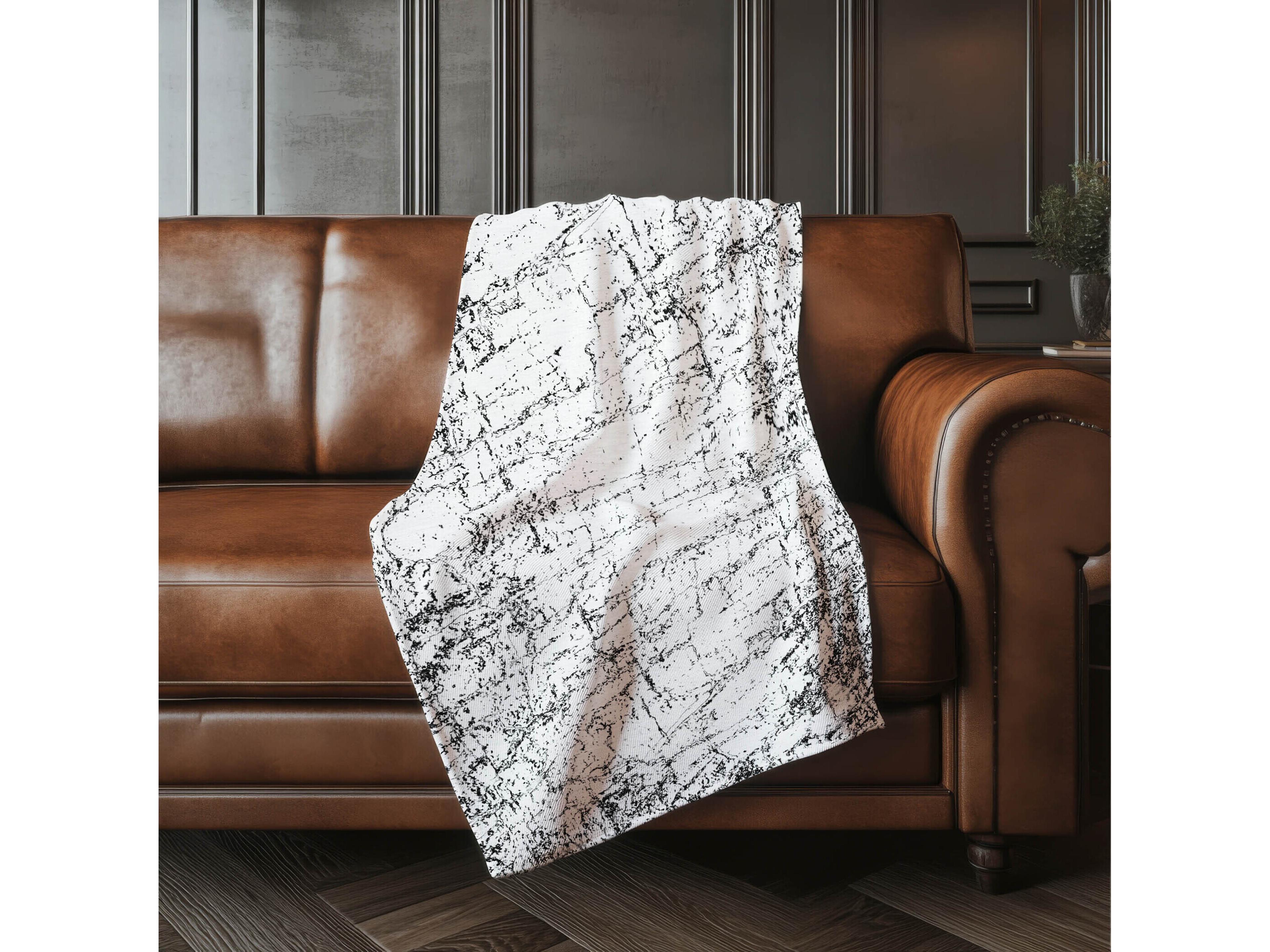 Dalyn Sherpa Black Polyester Throw