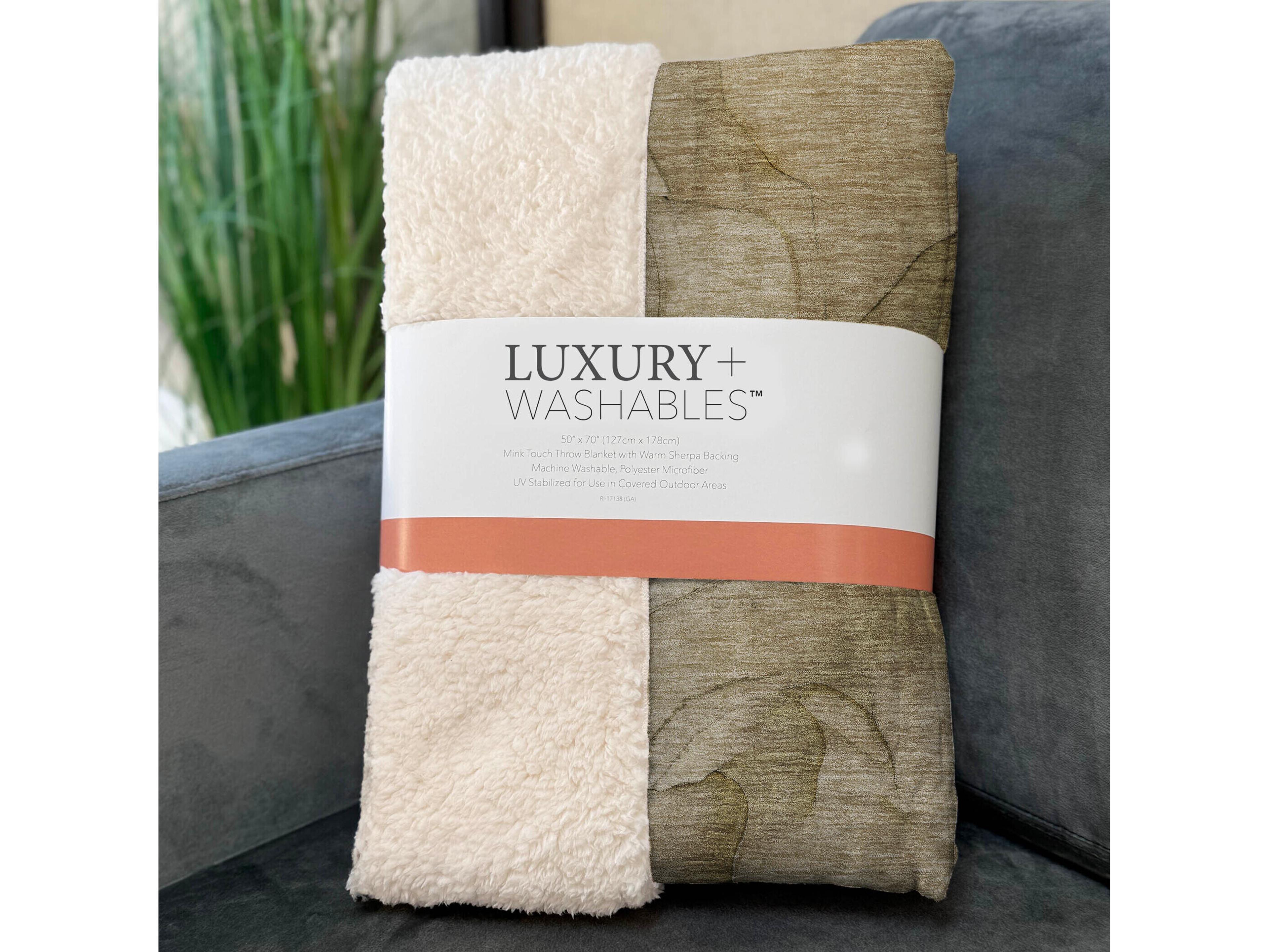 Dalyn Sherpa Brown Polyester Throw