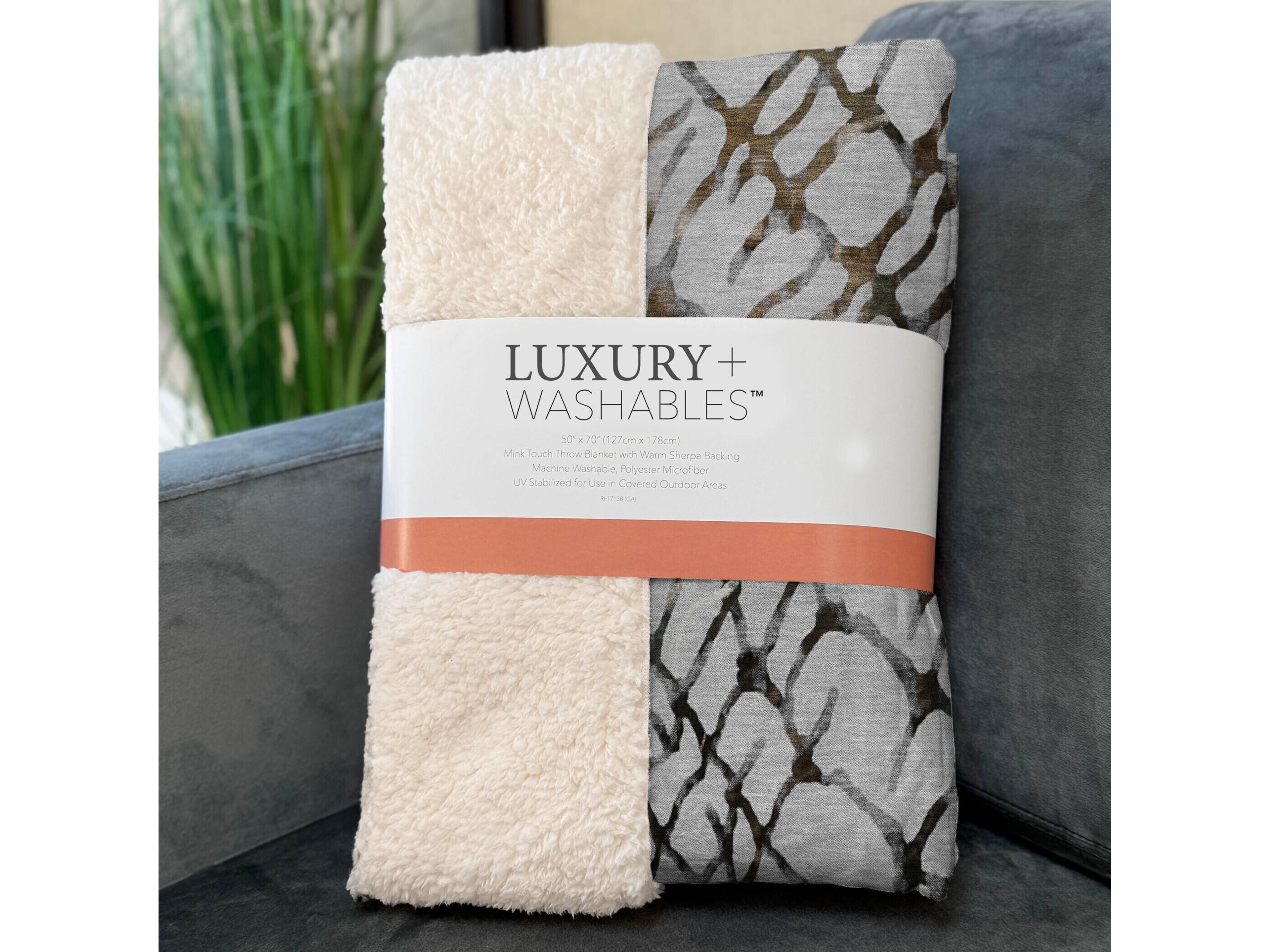 Dalyn Sherpa Gray Polyester Throw