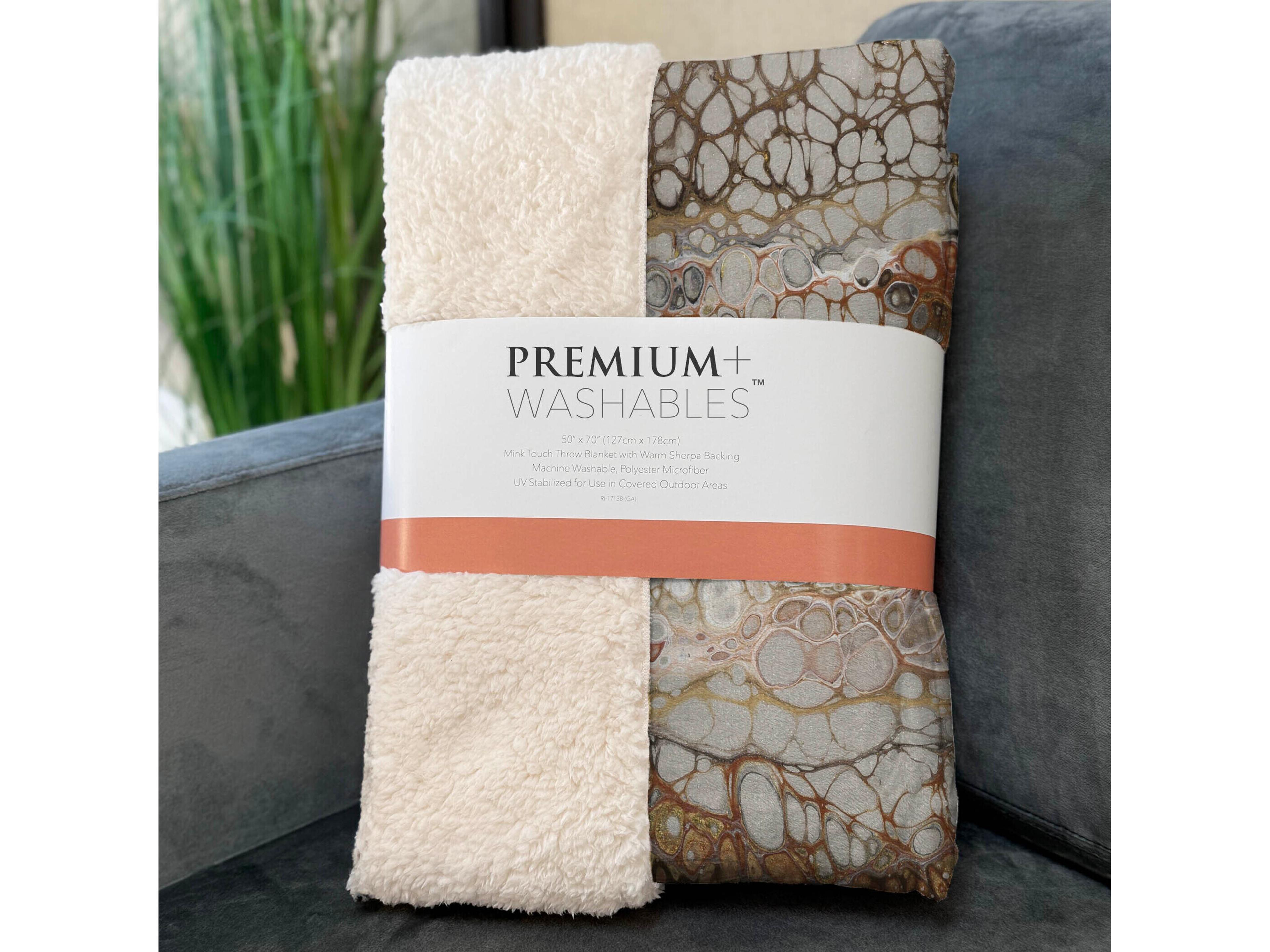 Dalyn Sherpa Brown Polyester Throw