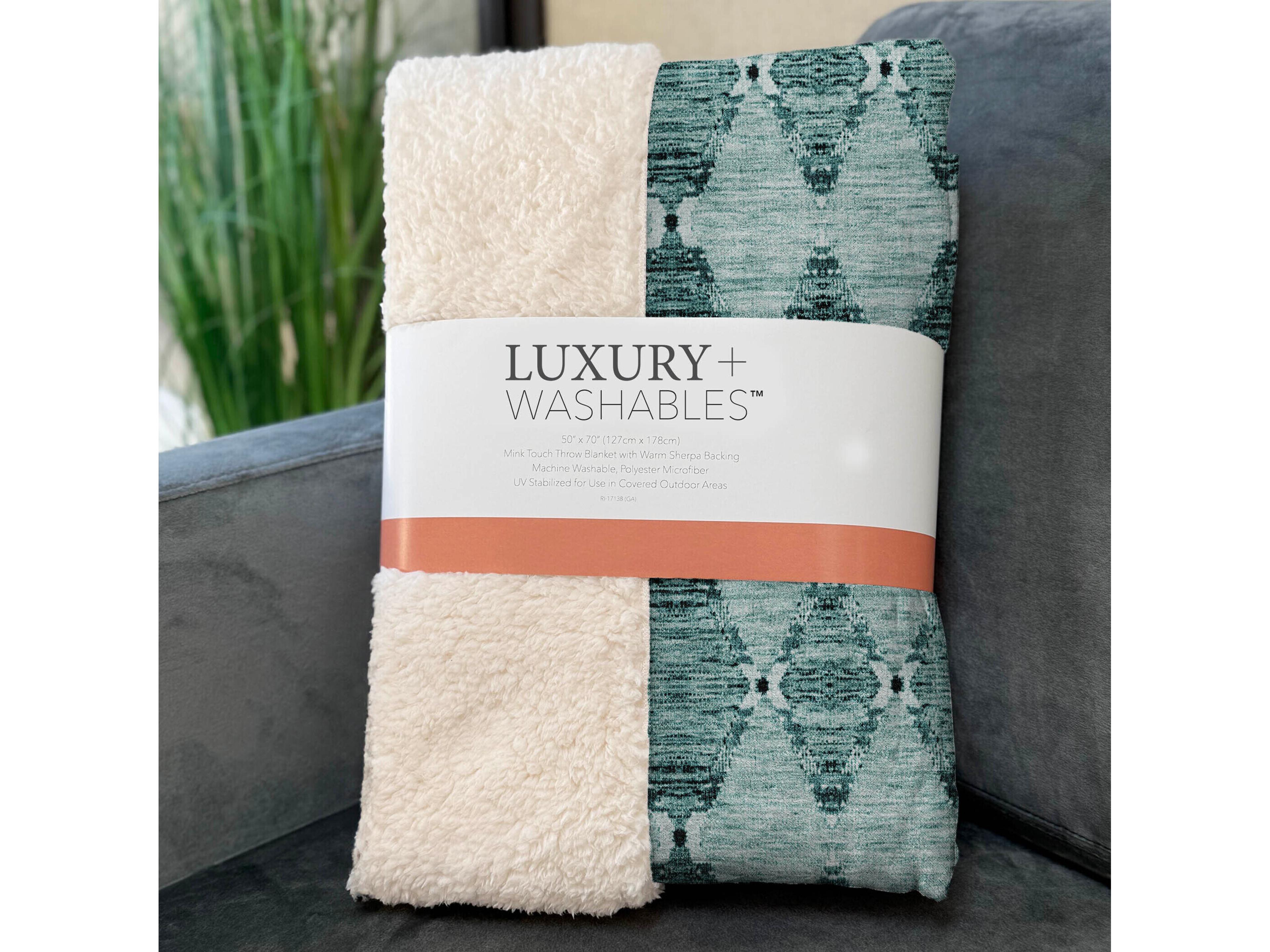 Dalyn Sherpa Teal Polyester Throw