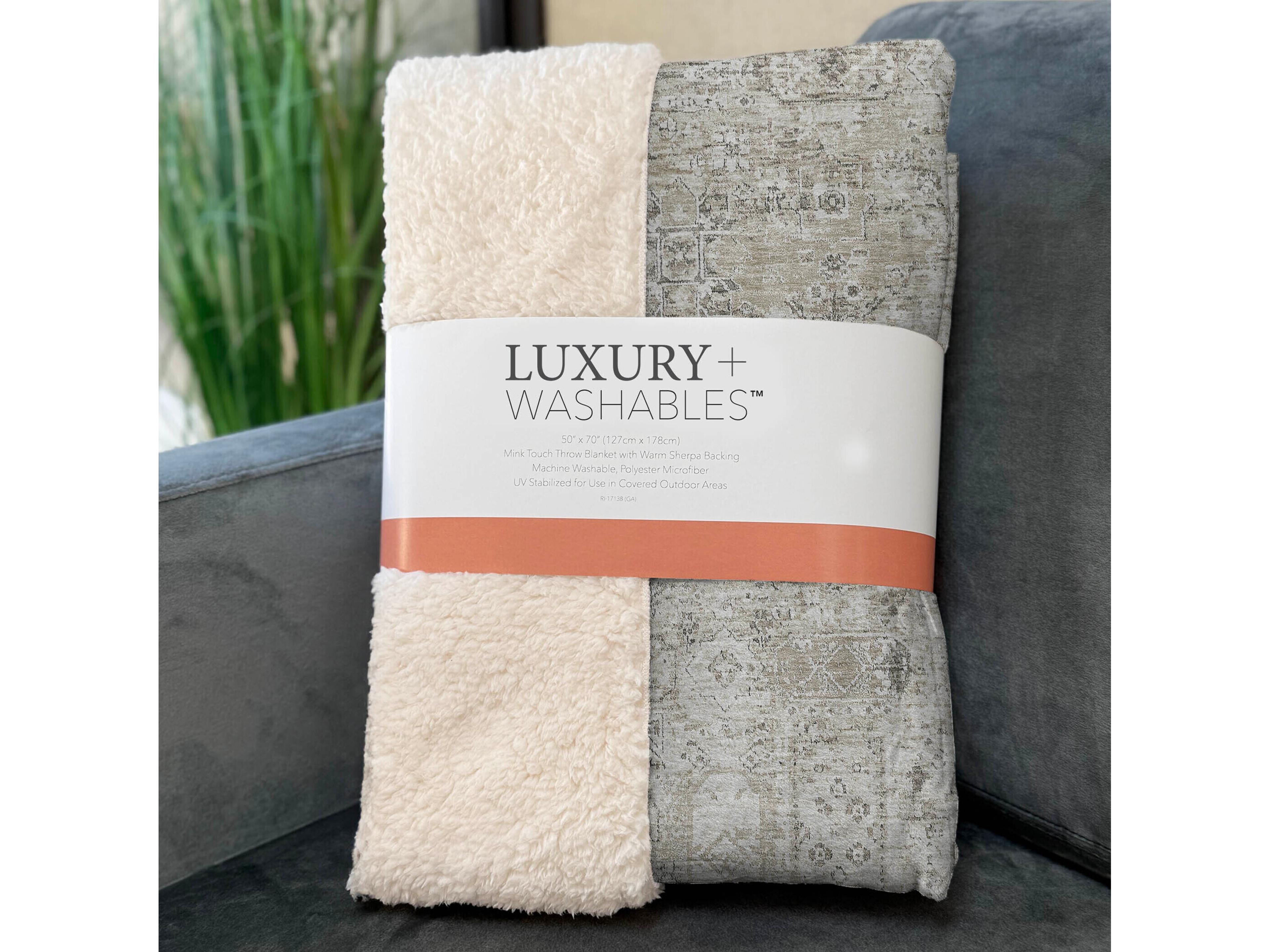 Dalyn Sherpa Brown Polyester Throw